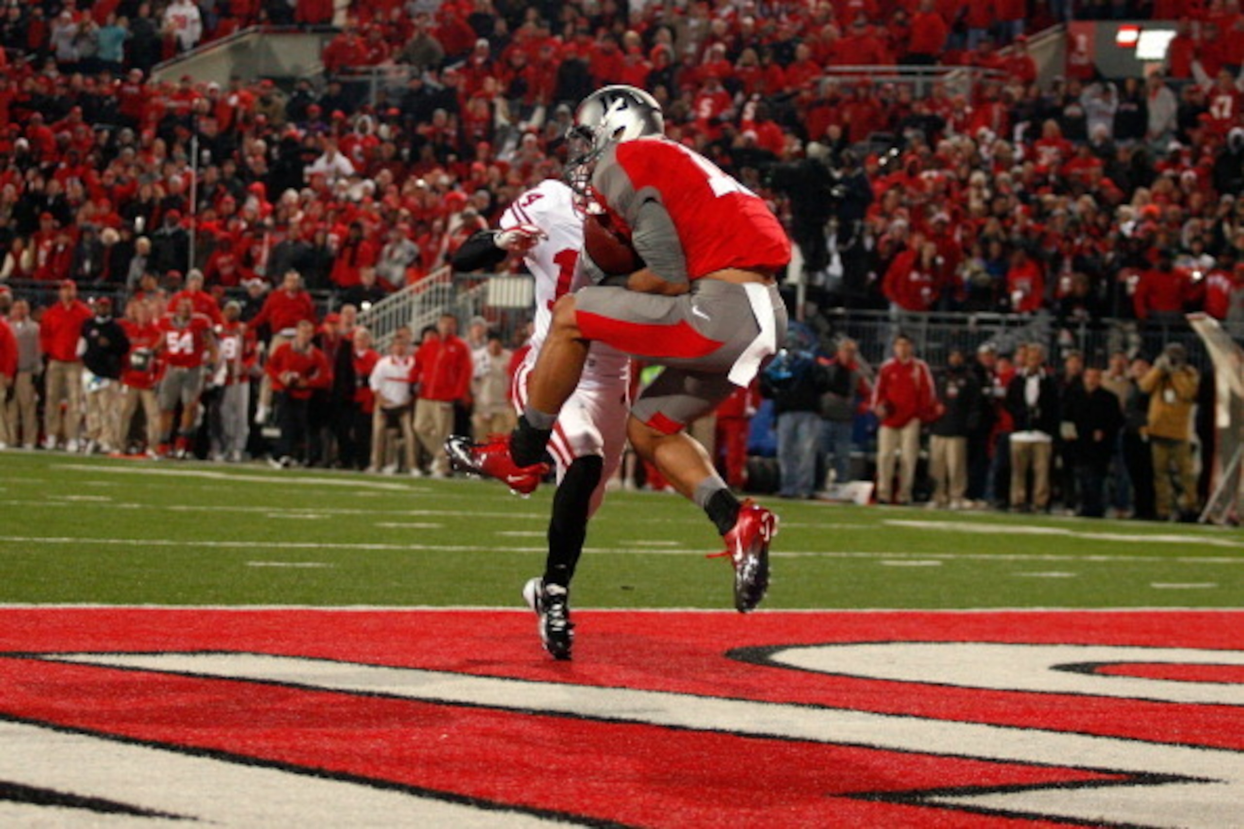 Devin Smith catches the game-winning touchdown against Wisconsin in 2011.