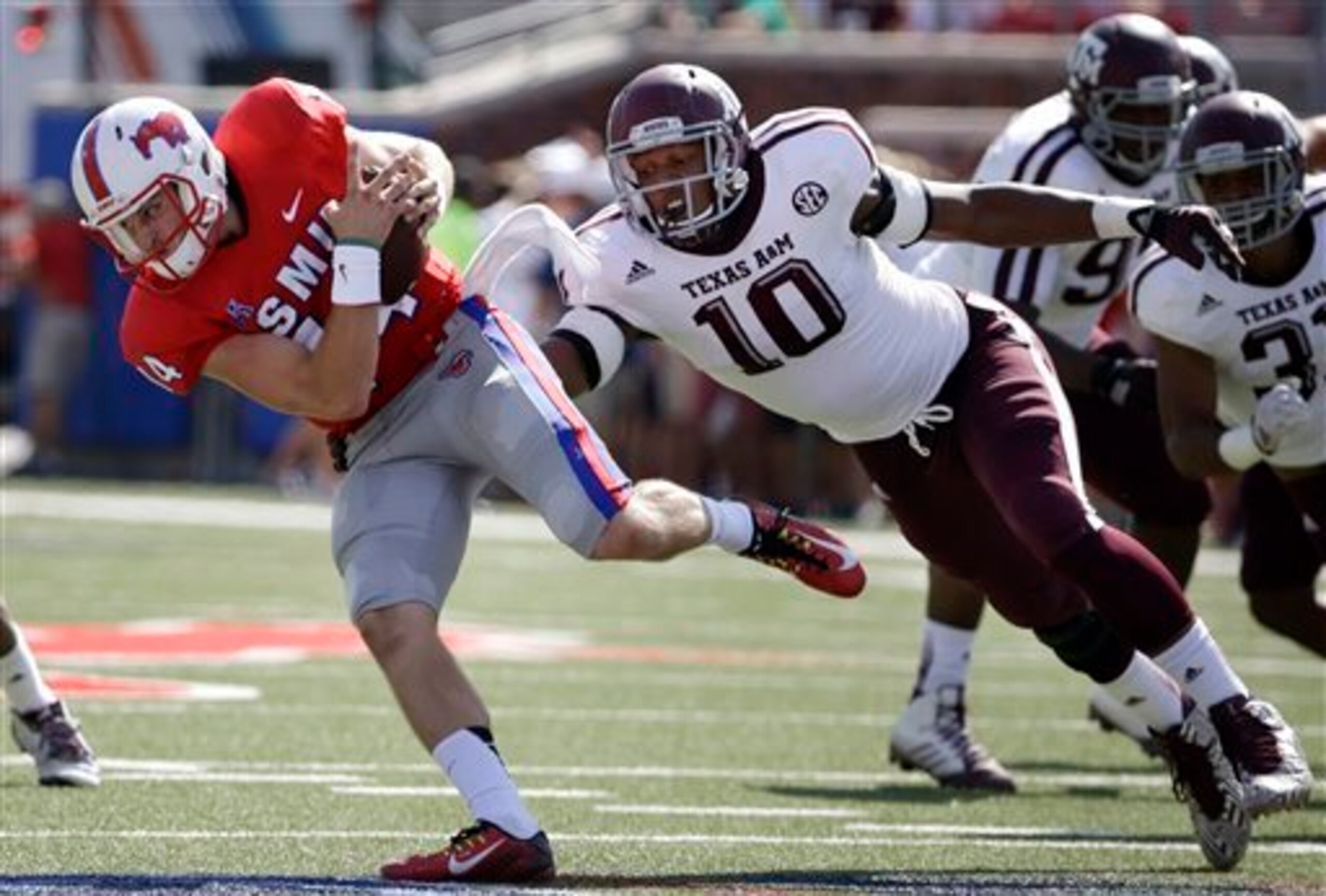 Daeshon Hall is ready for a breakout season in John Chavis' defense. Daeshon Hall is ready for a breakout season in John Chavis' defense.