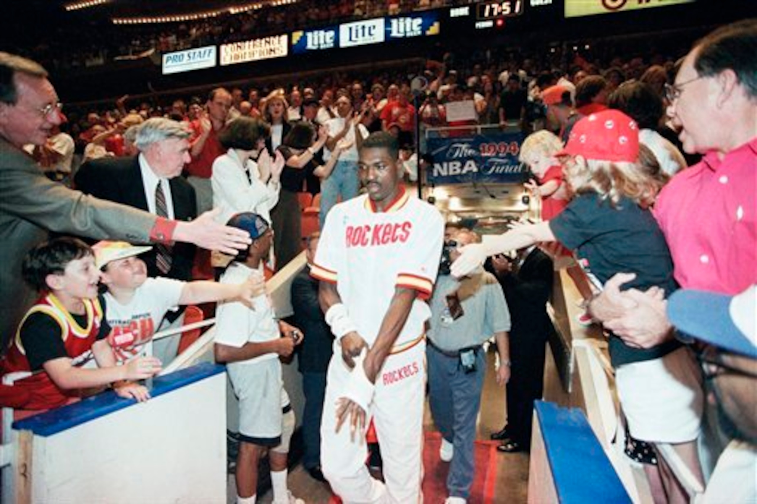 Believe it or not, Hakeem Olajuwon wanted out of Houston in 1992.