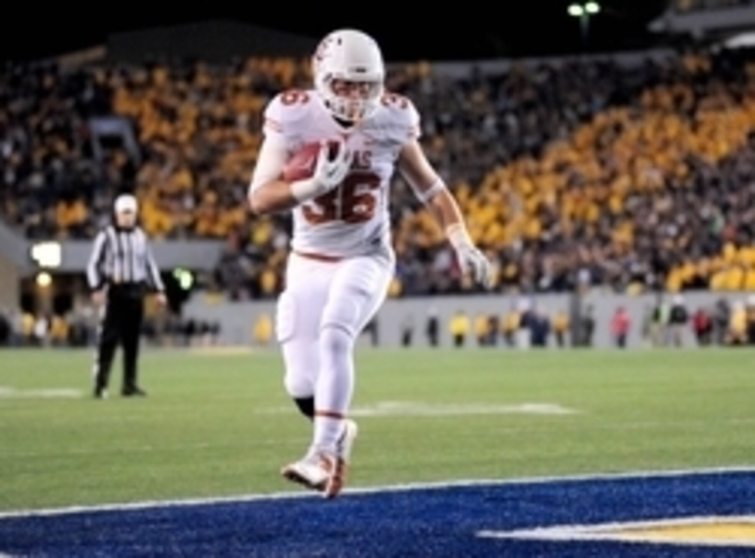 Though not much of a receiver, De La Torre's versatility as a blocker makes him the favorite to be Texas' starting tight end.