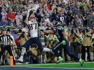 Rob Gronkowski (87, left) has developed into one of the best tight ends in the NFL today—possibly ever.