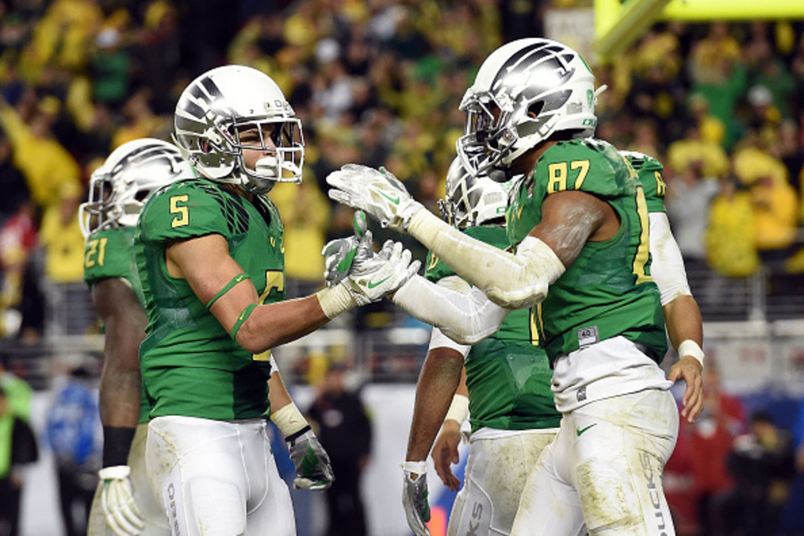Oregon WRs Devon Allen (left) and Darron Carrington (right)