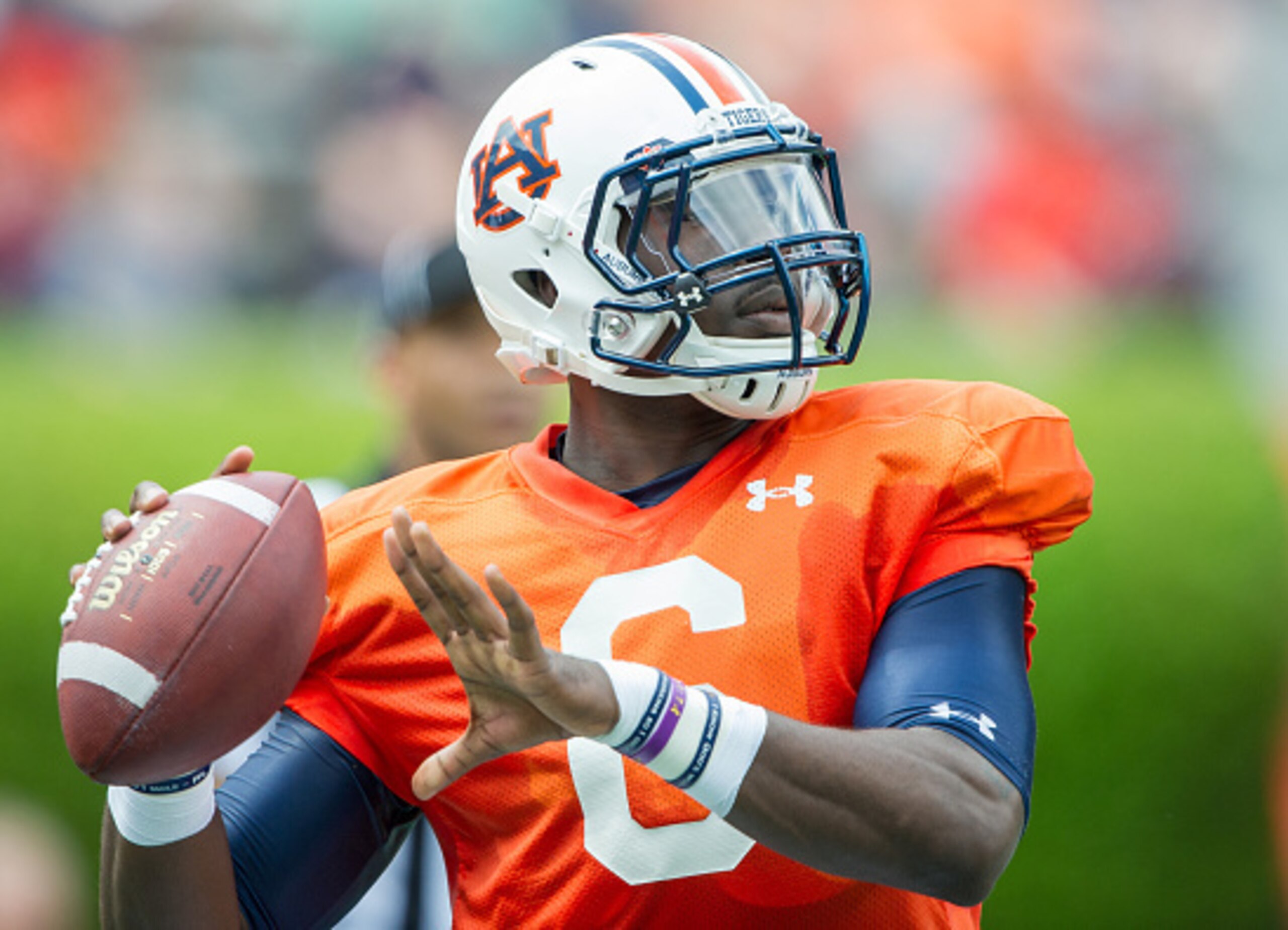 Auburn QB Jeremy Johnson