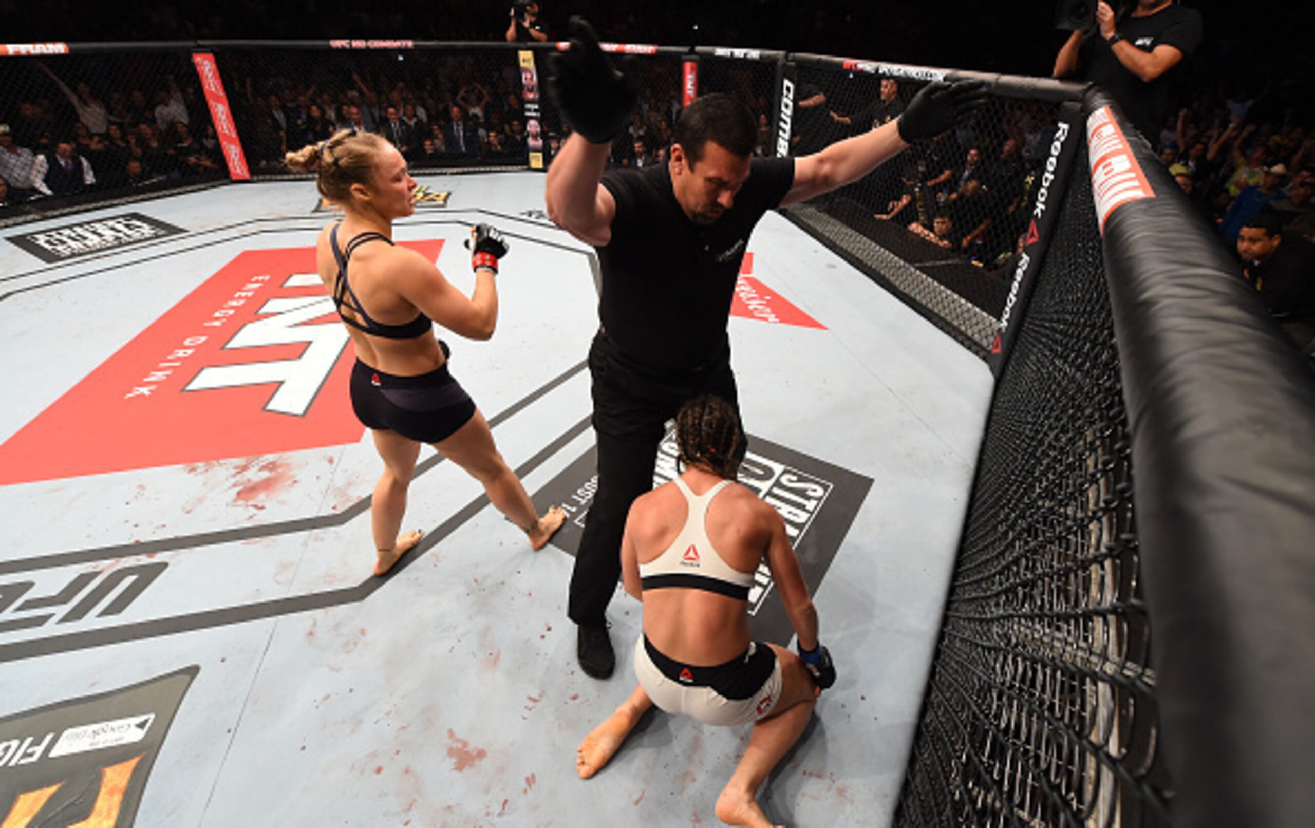 Ronda Rousey (left)