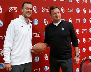 Oklahoma offensive coordinator Lincoln Riley is a rising star in college football.