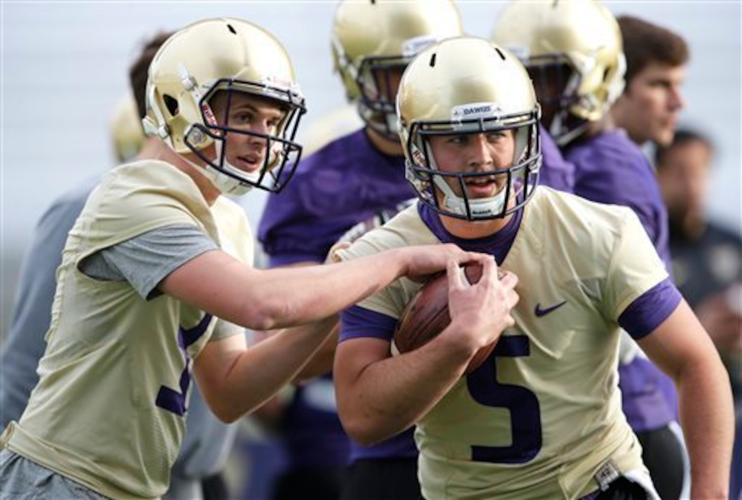 Washington QBs Jake Browning and Jeff Lindquist