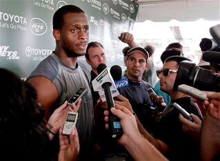 Jets quarterback Geno Smith (left) faces a lot of scrutiny headed into his third season in the NFL.