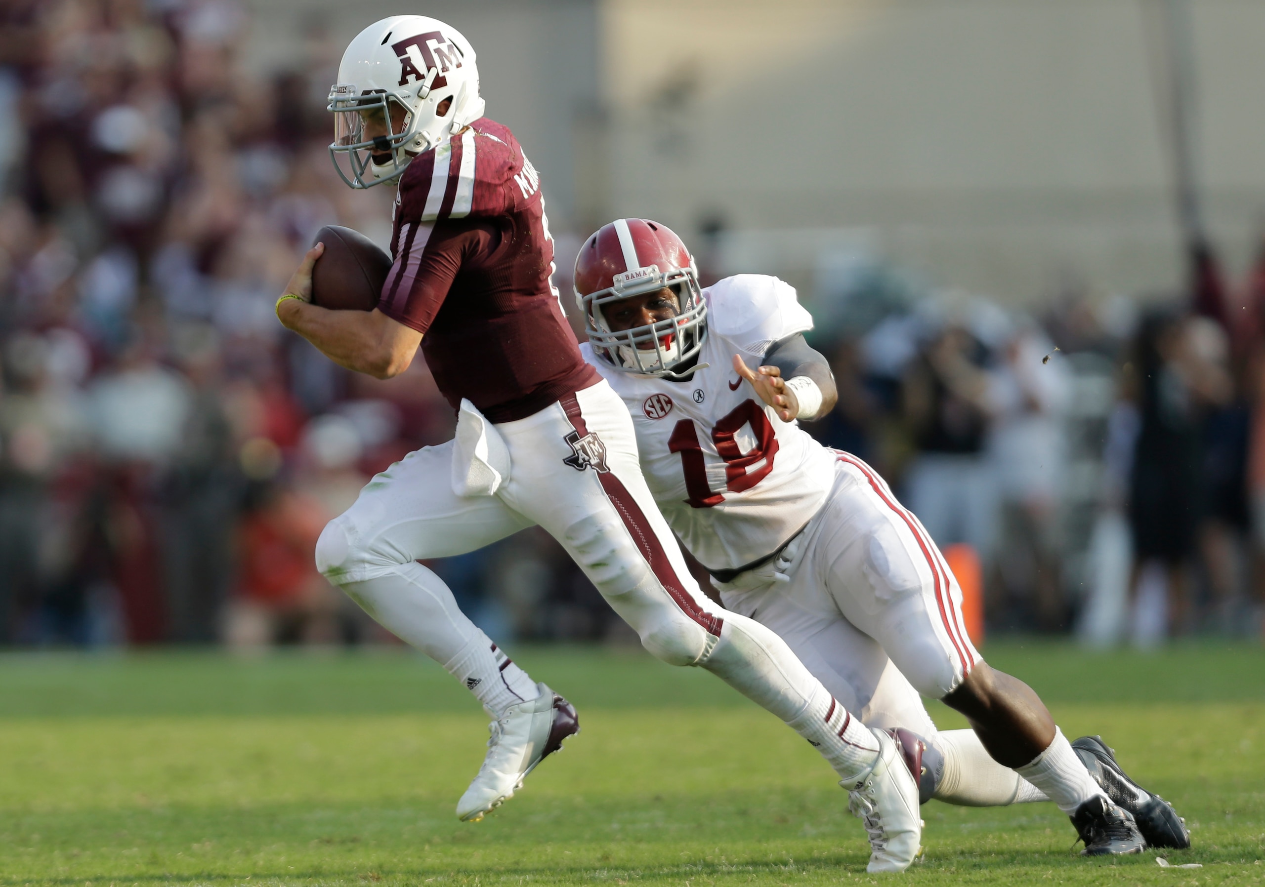 Alabama LB Reggie Ragland (right)