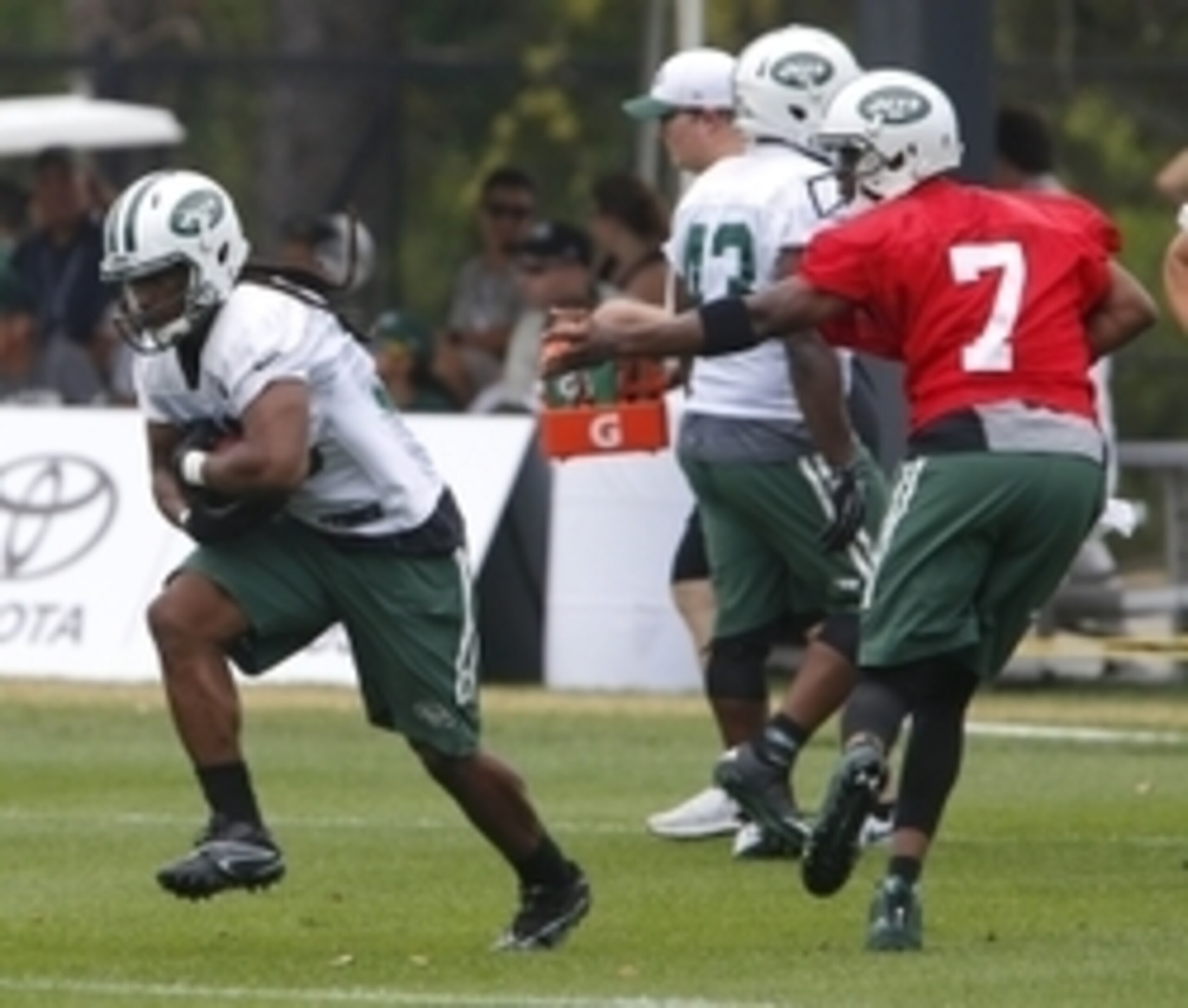 Geno Smith handing off to Chris Ivory