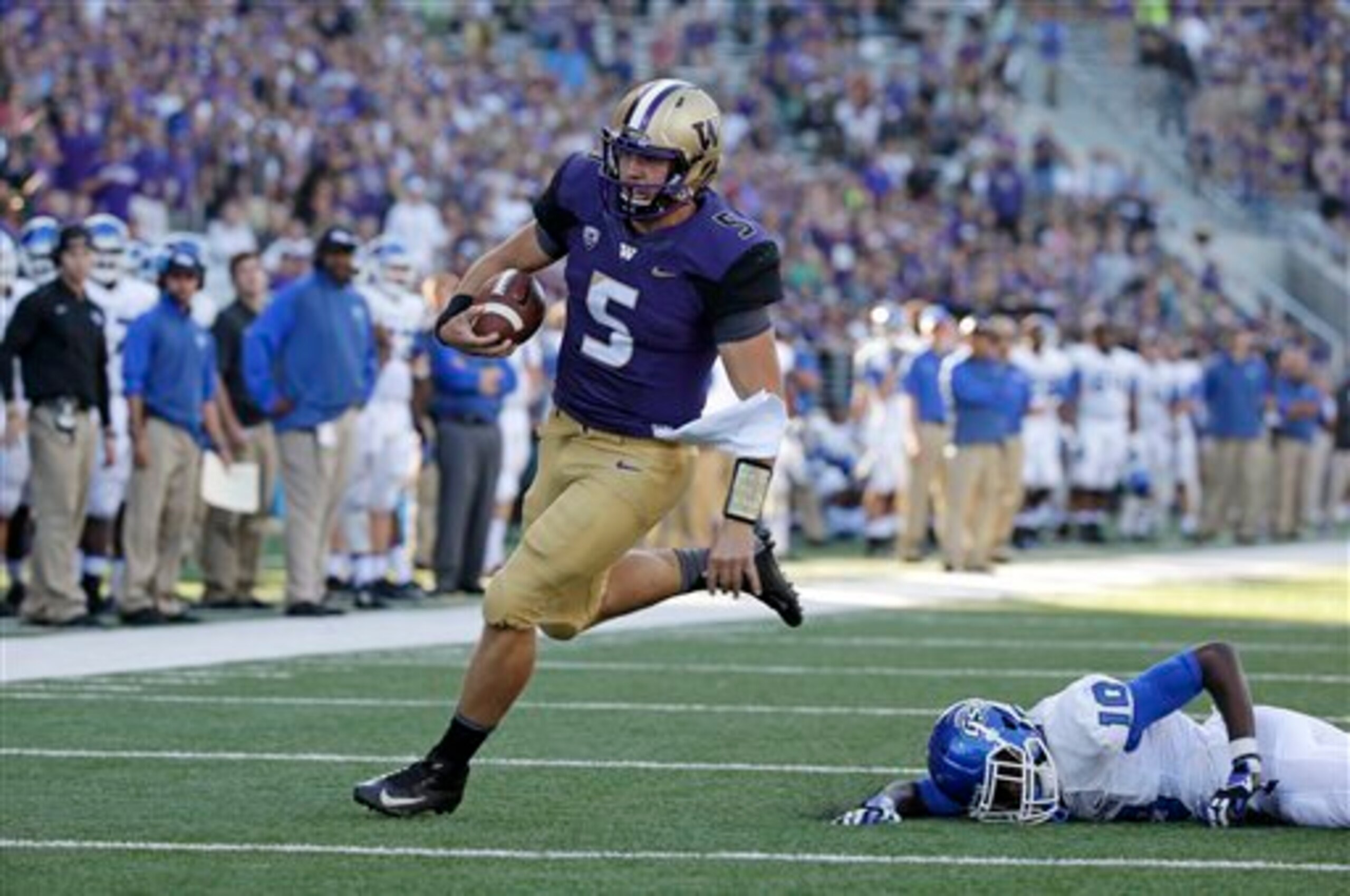 Washington QB Jeff Lindquist is in a battle with freshman Jake Browning for the starting job.