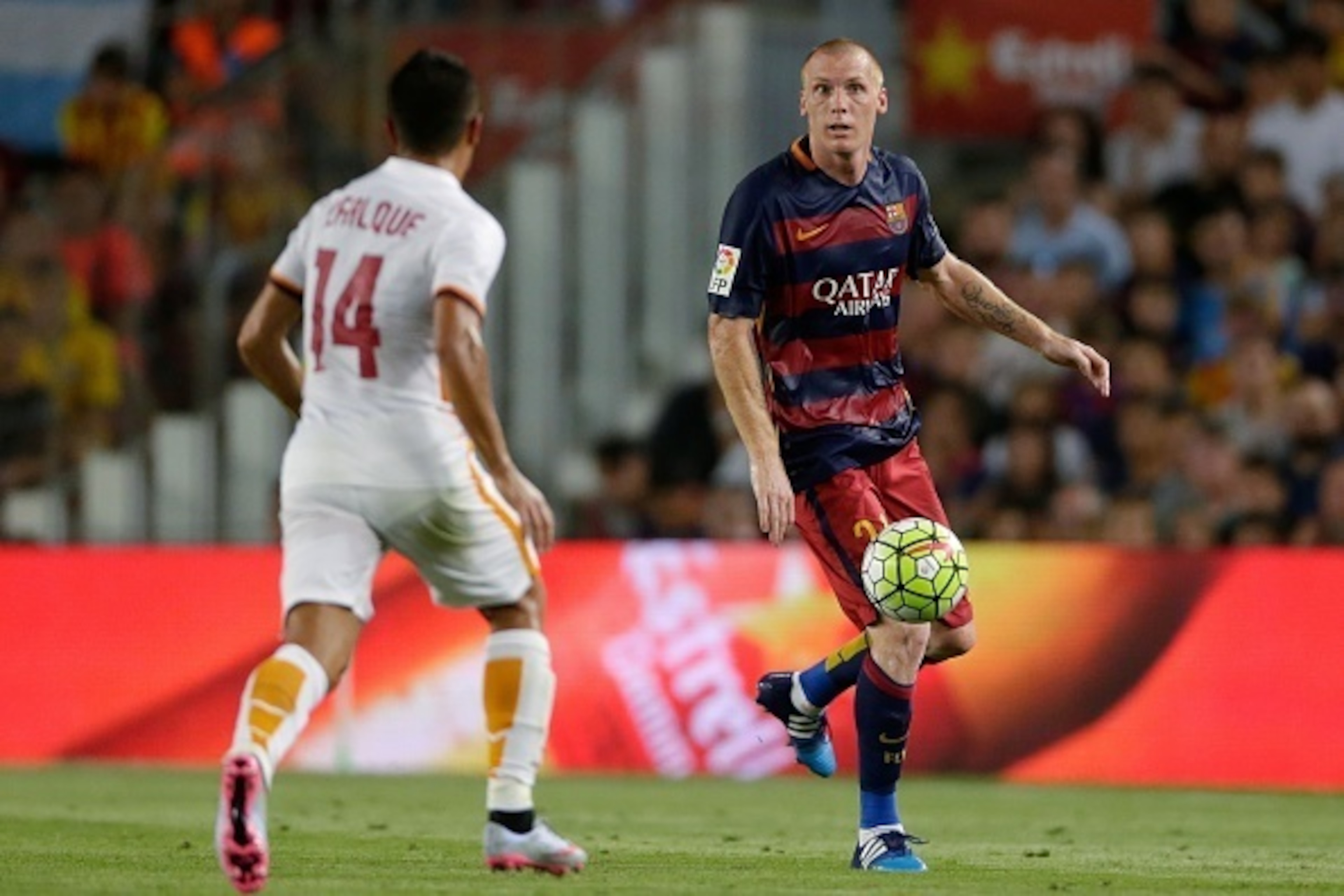 (L-R) Falque of AS Roma, Jeremy Mathieu of FC Barcelona during the Joan Gamper Trophy match between Barcelona and AS Roma on August 5, 2015 at the Camp Nou stadium in Barcelona, Spain.(Photo by VI Images via Getty Images) (L-R) Falque of AS Roma, Jeremy Mathieu of FC Barcelona during the Joan Gamper Trophy match between Barcelona and AS Roma on August 5, 2015 at the Camp Nou stadium in Barcelona, Spain.(Photo by VI Images via Getty Images)