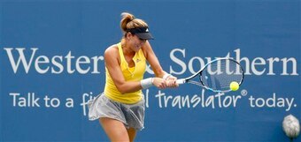 Garbine Muguruza hits a backhand during the Western & Southern Open.