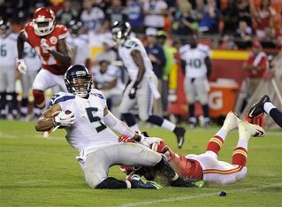 The Seahawks' stout defense kept them in the game with Kansas City, but the offense faltered once more in a 14-13 loss.