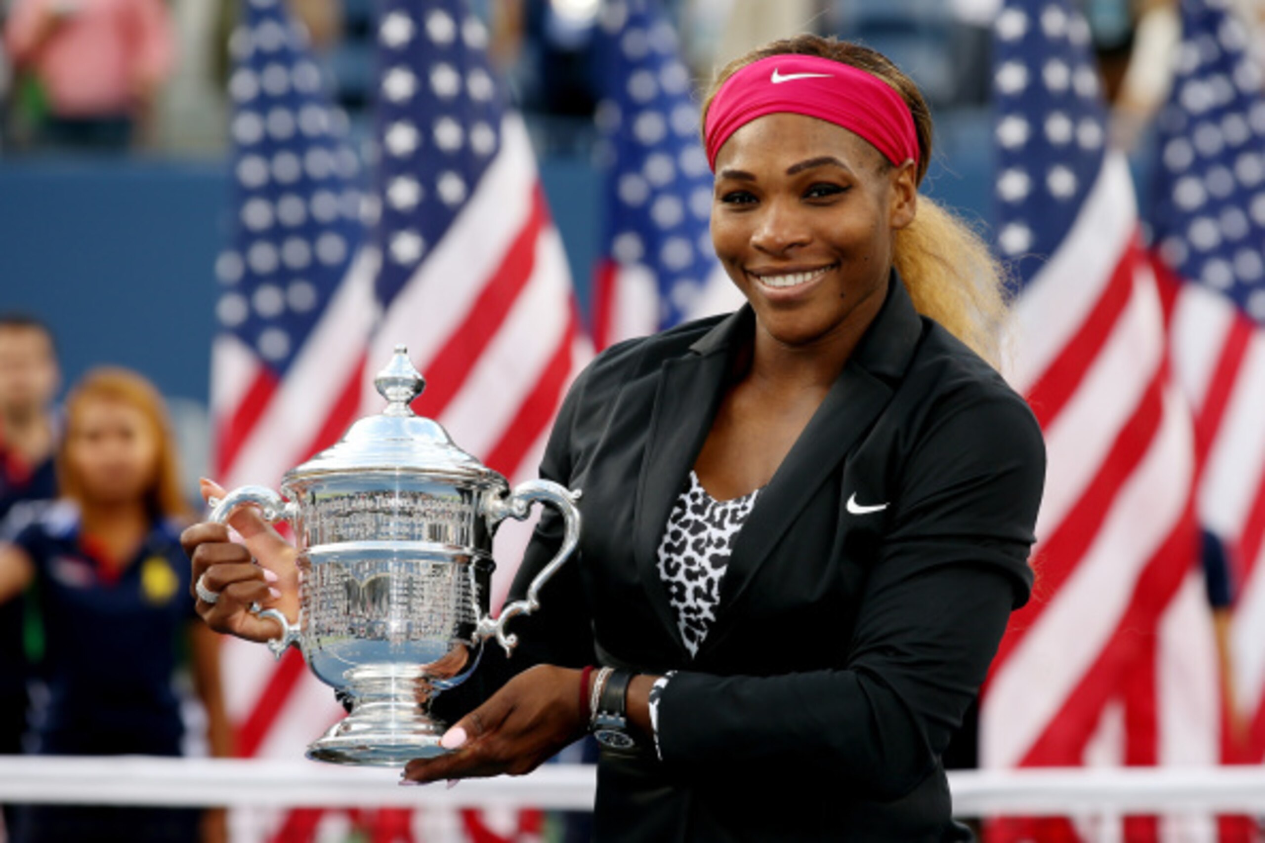Serena Williams shows off trophy after winning the 2014 U.S. Open.