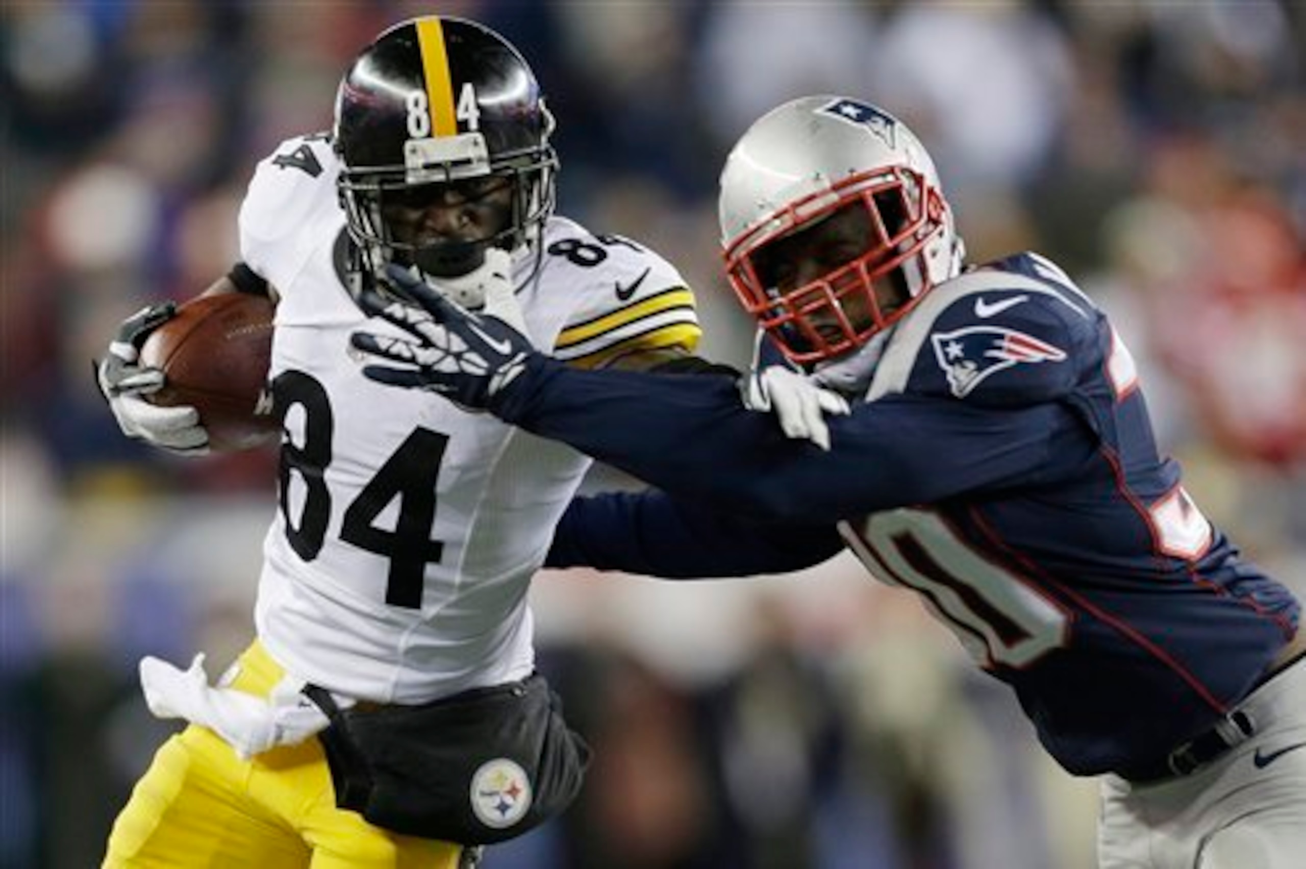 Steelers receiver Antonio Brown breaks free of a tackle from Patriots safety Duron Harmon. Steelers receiver Antonio Brown breaks free of a tackle from Patriots safety Duron Harmon.