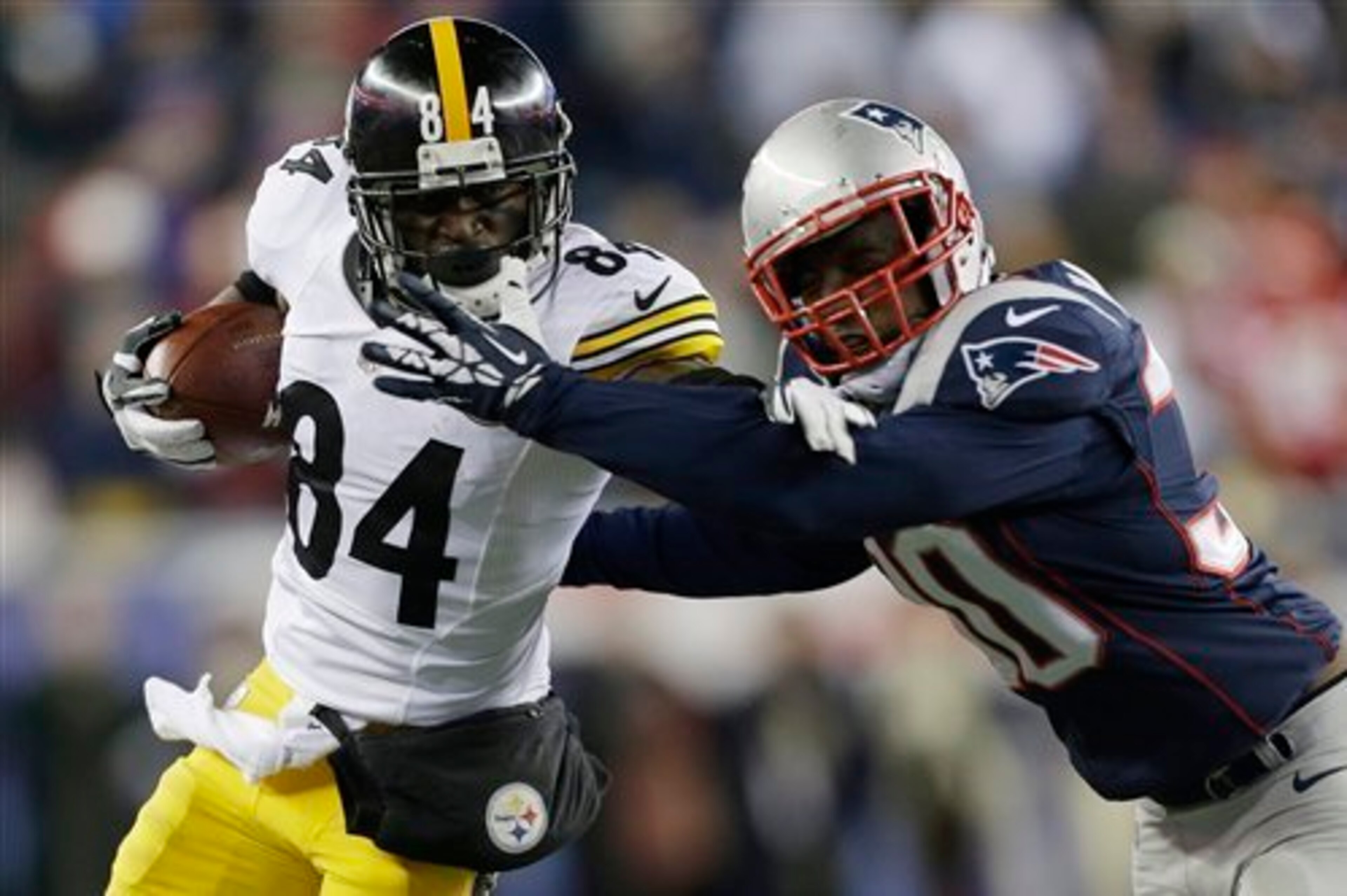 Steelers receiver Antonio Brown breaks free of a tackle from Patriots safety Duron Harmon. Steelers receiver Antonio Brown breaks free of a tackle from Patriots safety Duron Harmon.