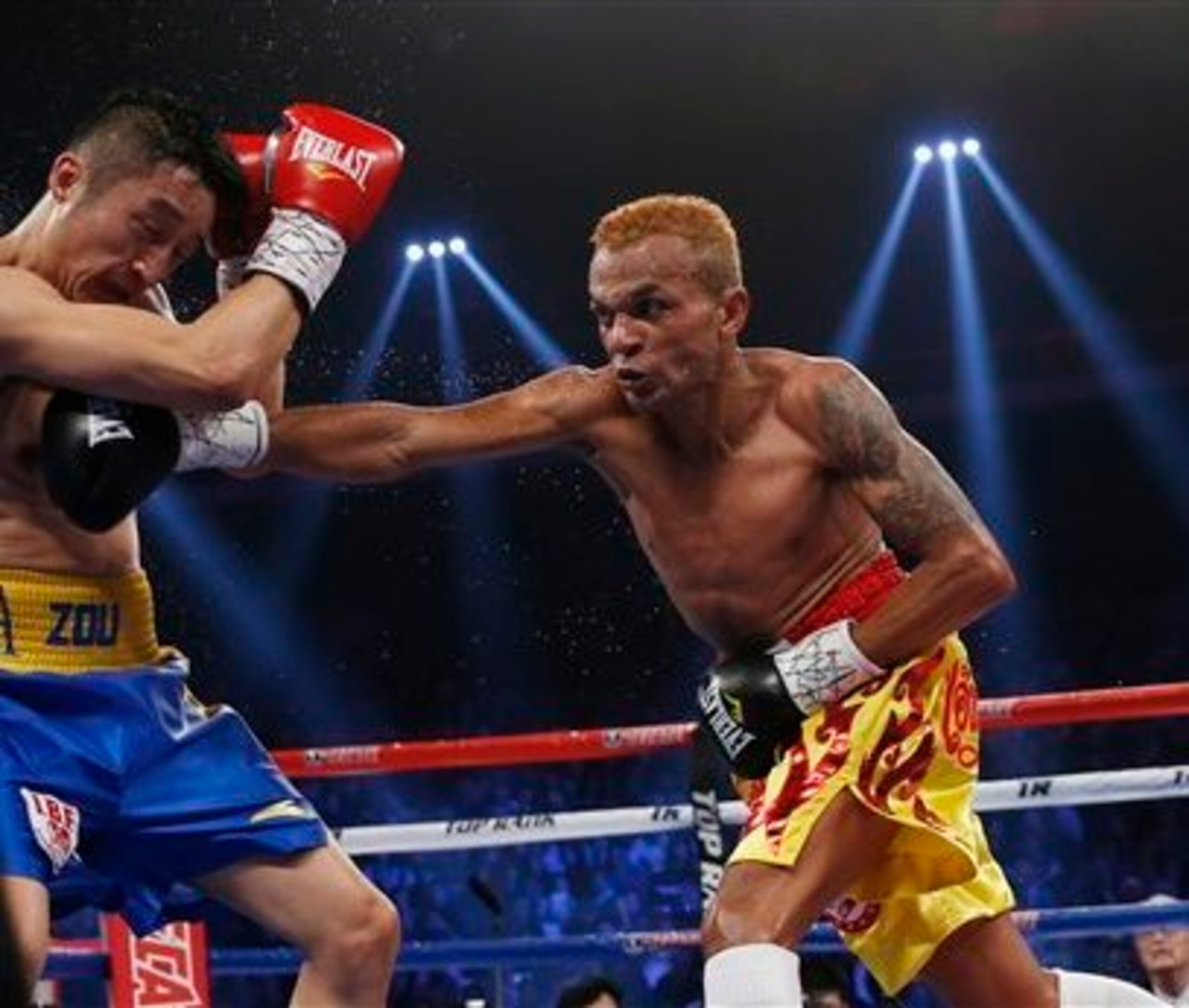 Ruenroeng is a top flyweight.