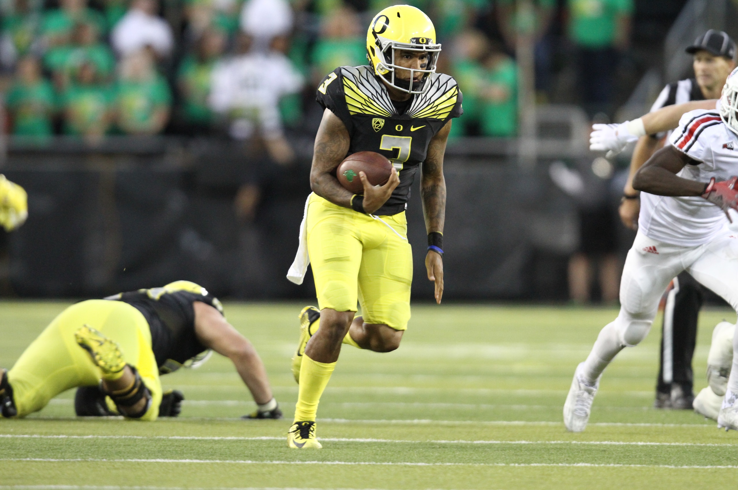 Vernon Adams fit perfectly with Oregon's offense in his FBS debut.