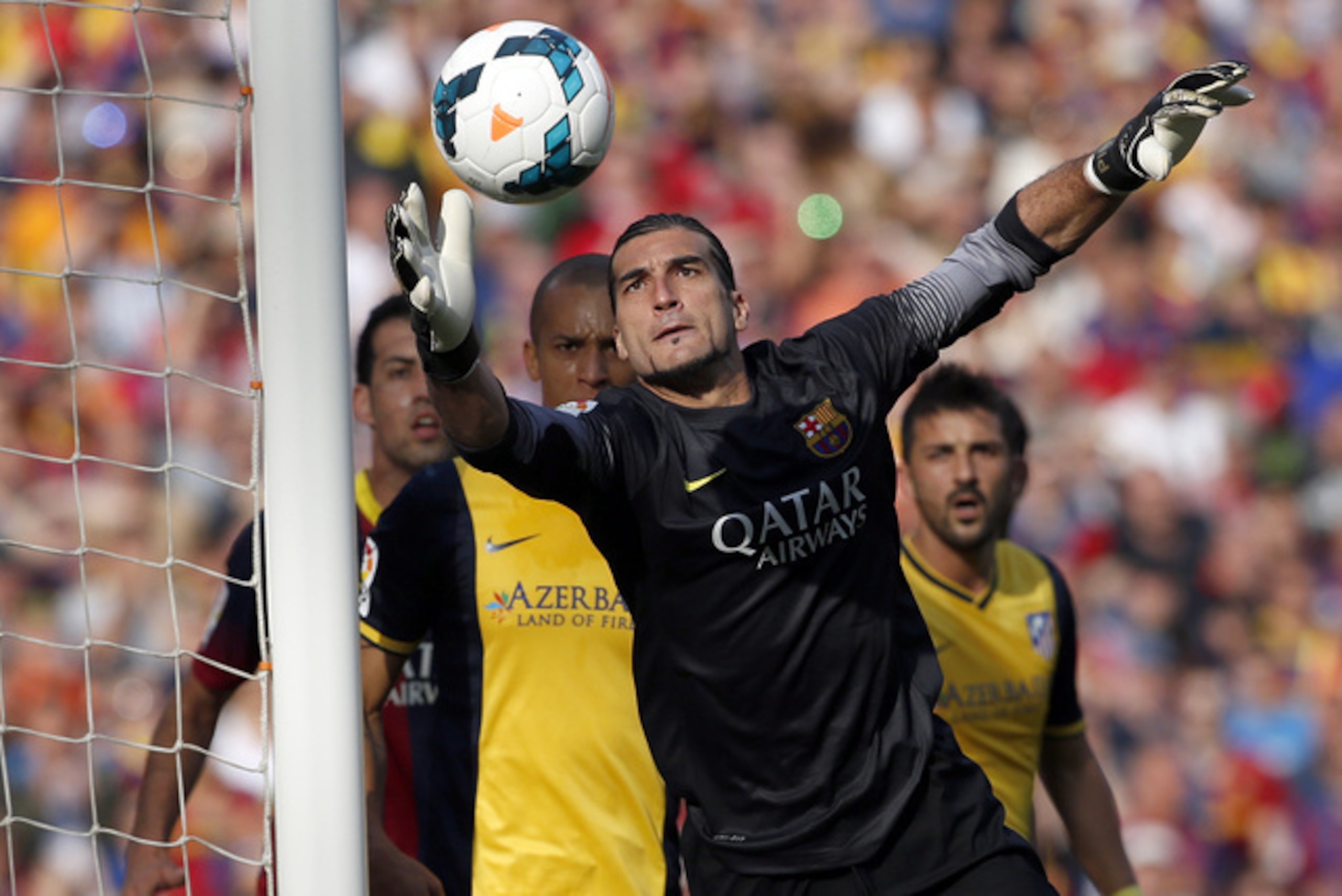 Jose Manuel Pinto divided opinion among the Barca faithful.
