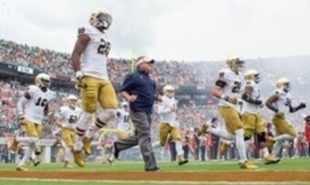 Notre Dame HC Brian Kelly (center)