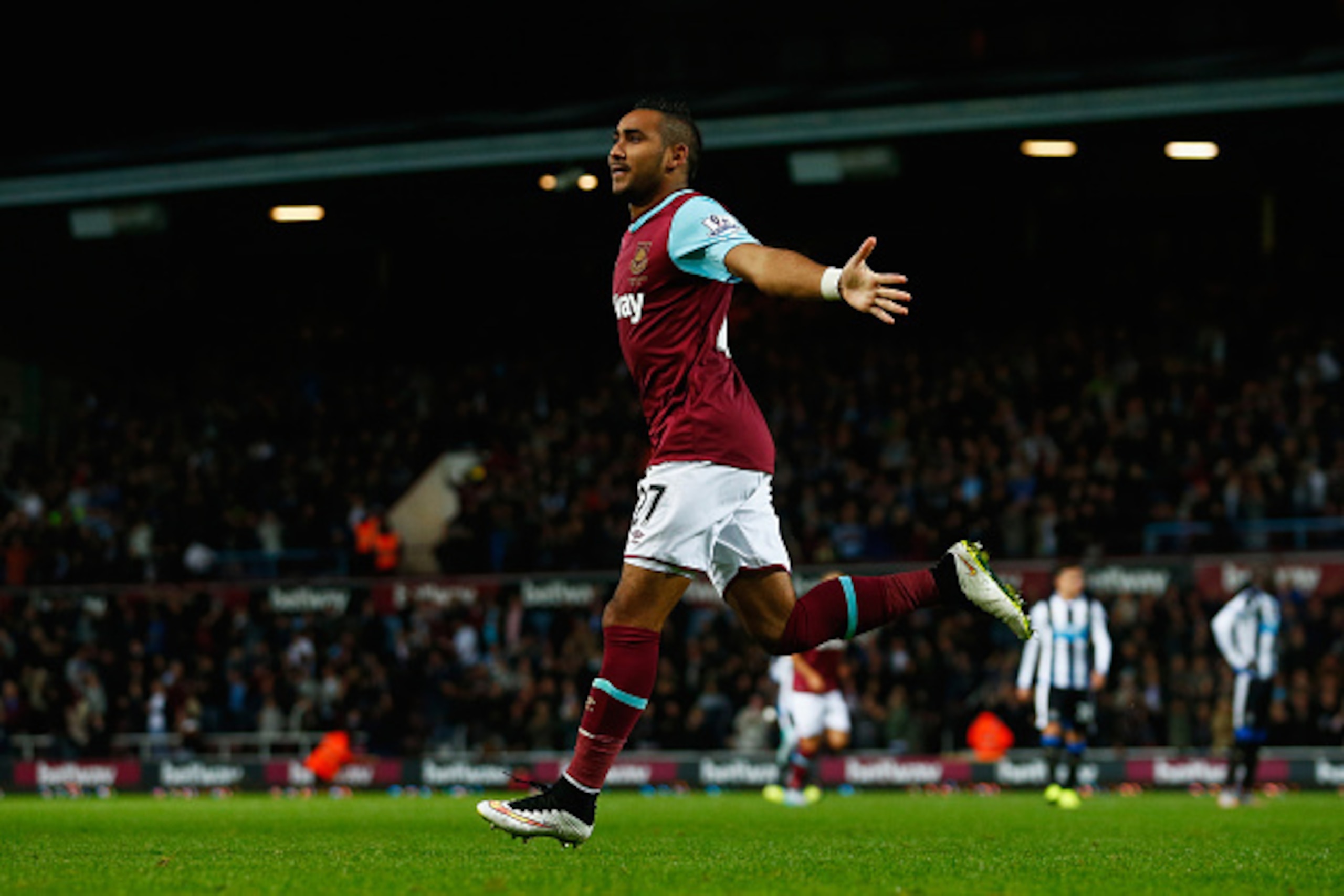 LONDON, ENGLAND - SEPTEMBER 14:  Dimitri Payet of West Ham United celebrates scoring his second goal during the Barclays Premier League match between West Ham United and Newcastle United at the Boleyn Ground on September 14, 2015 in London, United Kingdom