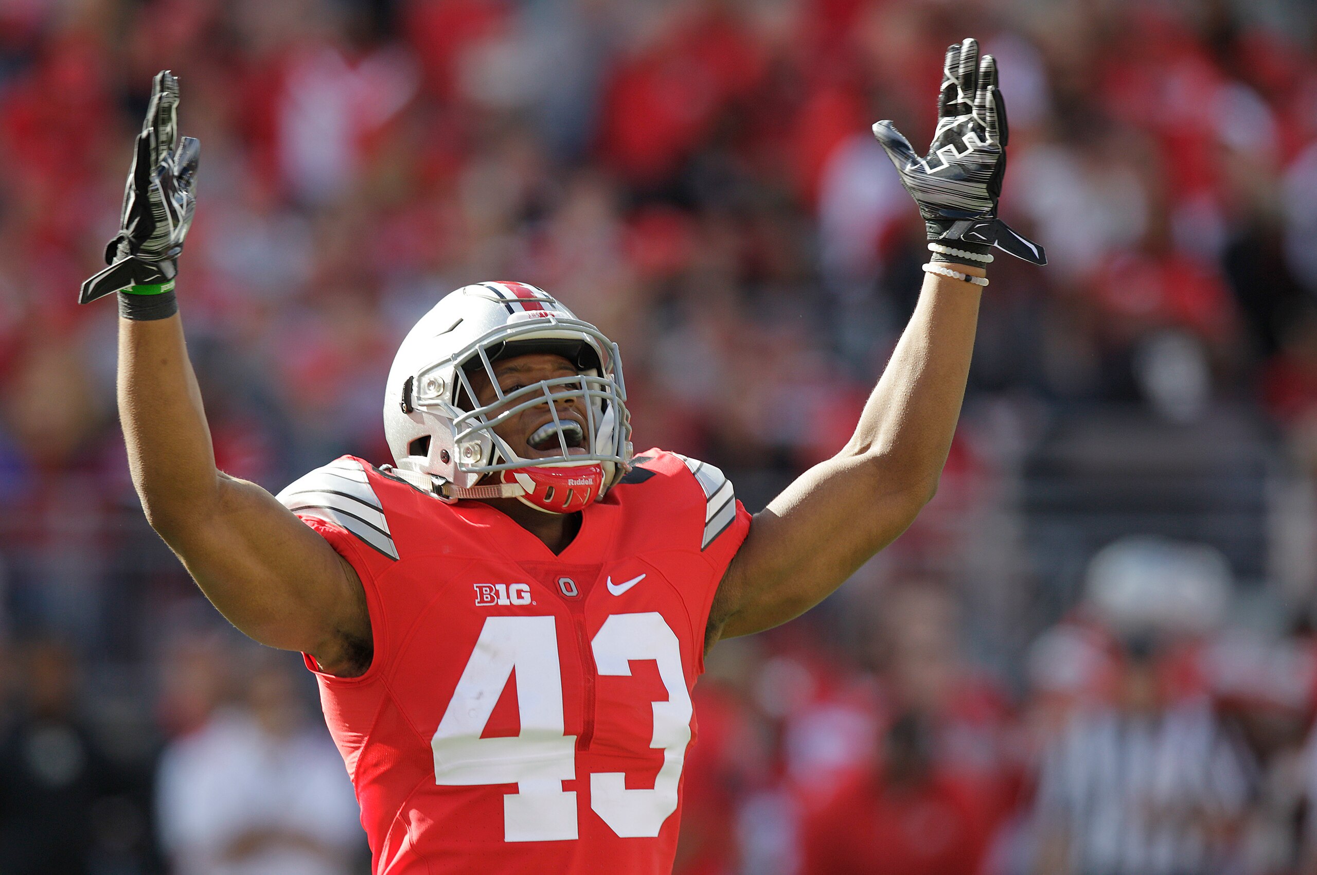 Darron Lee has made himself into a key force for Ohio State's defense. Darron Lee has made himself into a key force for Ohio State's defense.