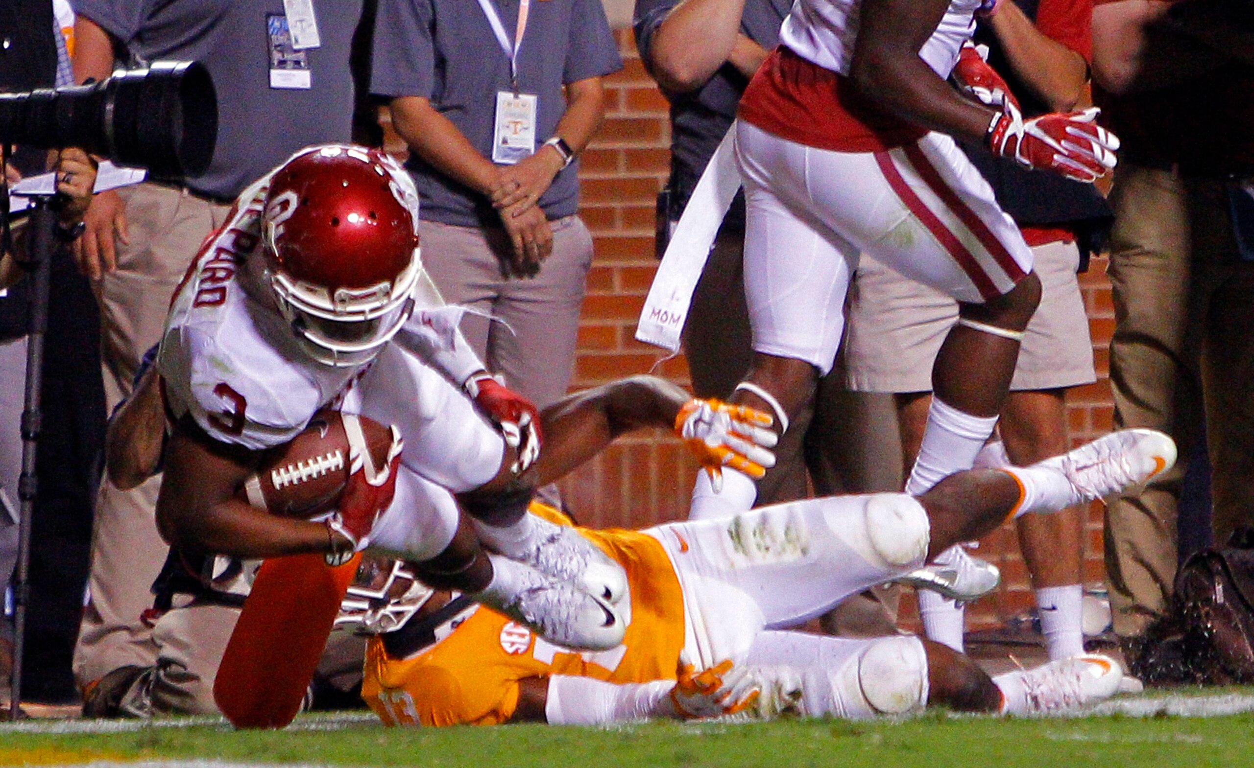 Sterling Shepard is in for a huge season in Oklahoma's new Air Raid offense. Sterling Shepard is in for a huge season in Oklahoma's new Air Raid offense.