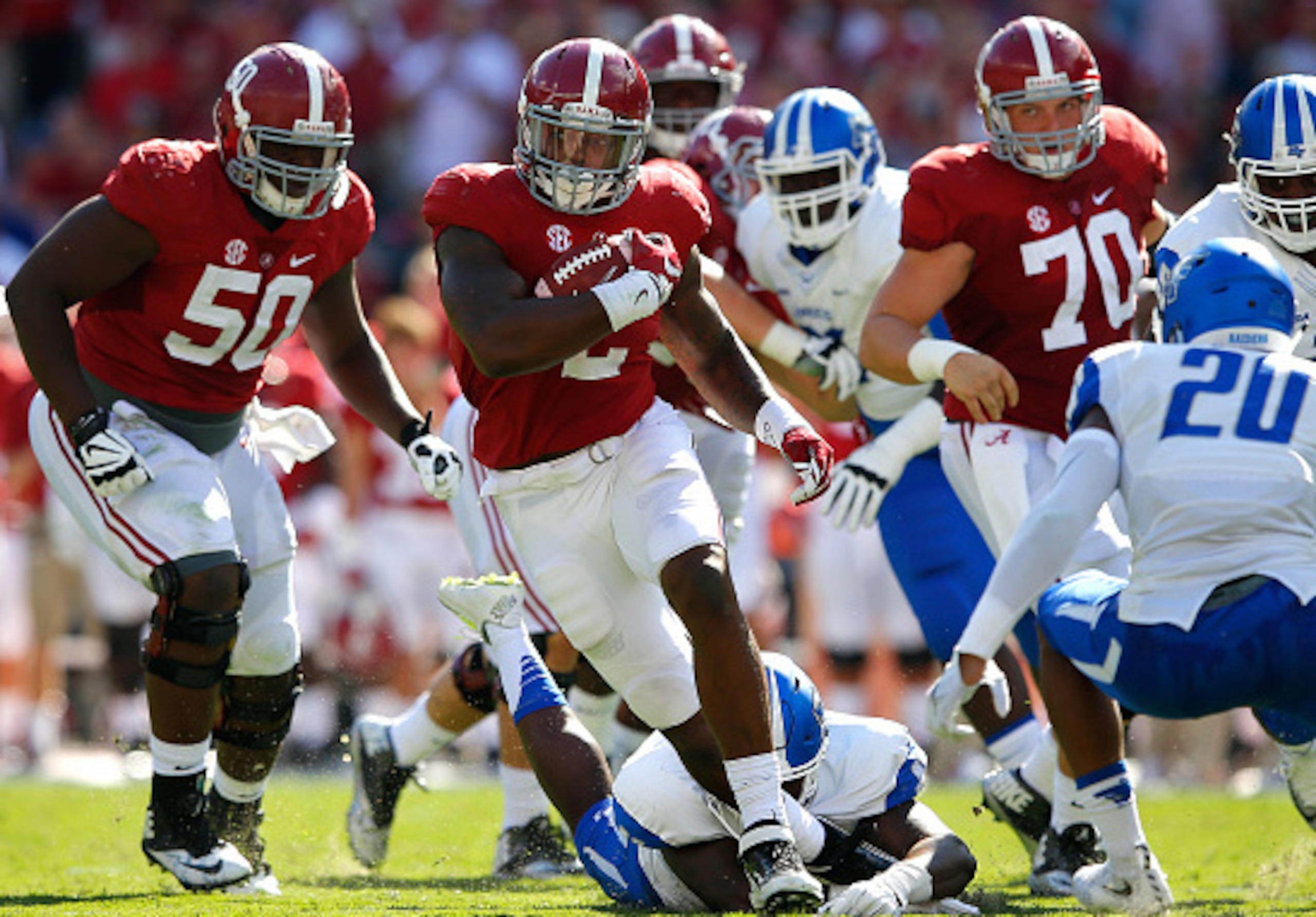 TUSCALOOSA, AL - SEPTEMBER 12:  Derrick Henry #2 of the Alabama Crimson Tide rushes against Kevin Byard #20 of the Middle Tennessee Blue Raiders at Bryant-Denny Stadium on September 12, 2015 in Tuscaloosa, Alabama.  (Photo by Kevin C. Cox/Getty Images)