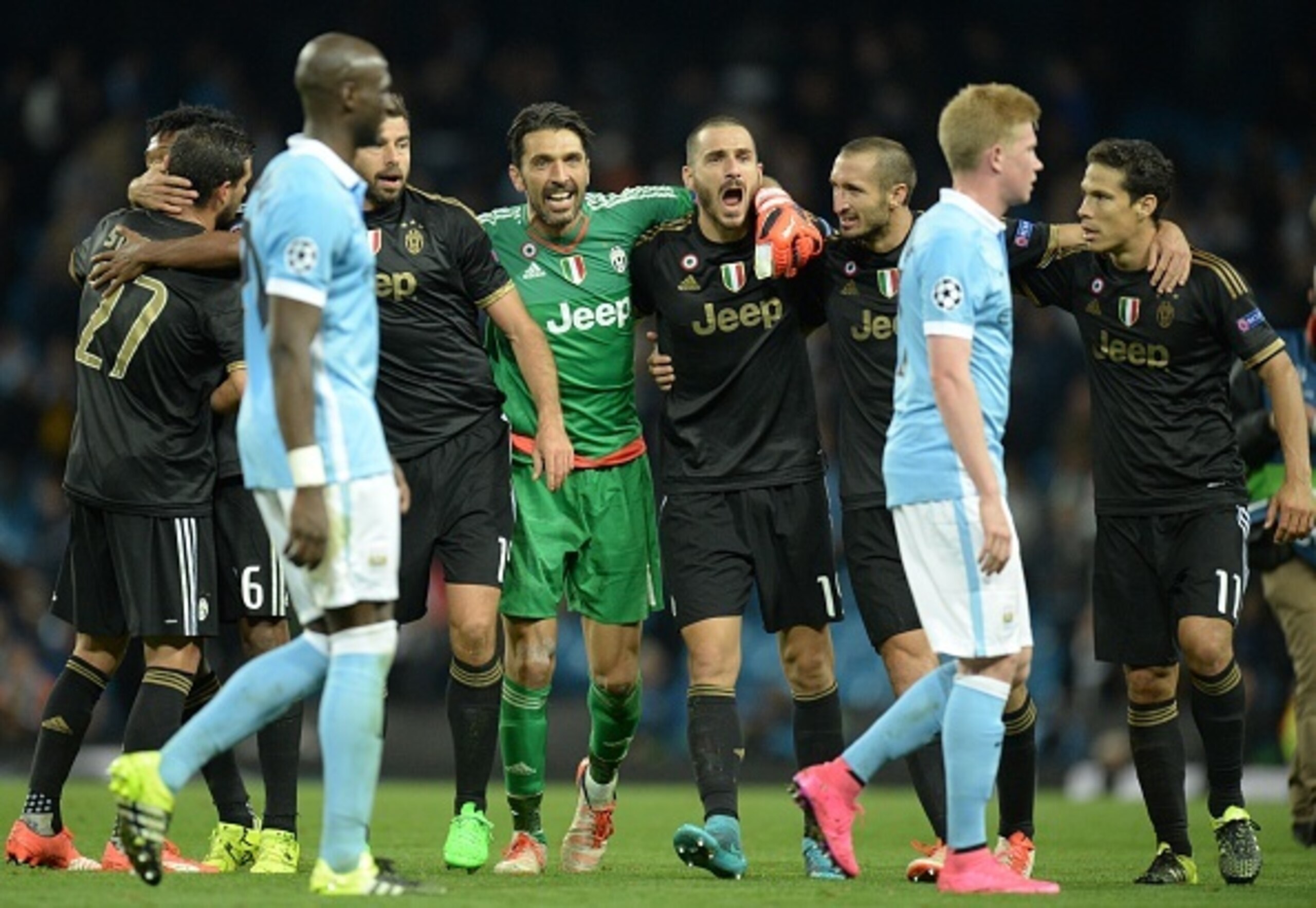 Juventus' goalkeeper from Italy Gianluigi Buffon (C) and Juventus' defender from Italy Leonardo Bonucci (3R) celebrate after winning a UEFA Champions League group stage football match between Manchester City and Juventus at the Etihad stadium in Mancheste