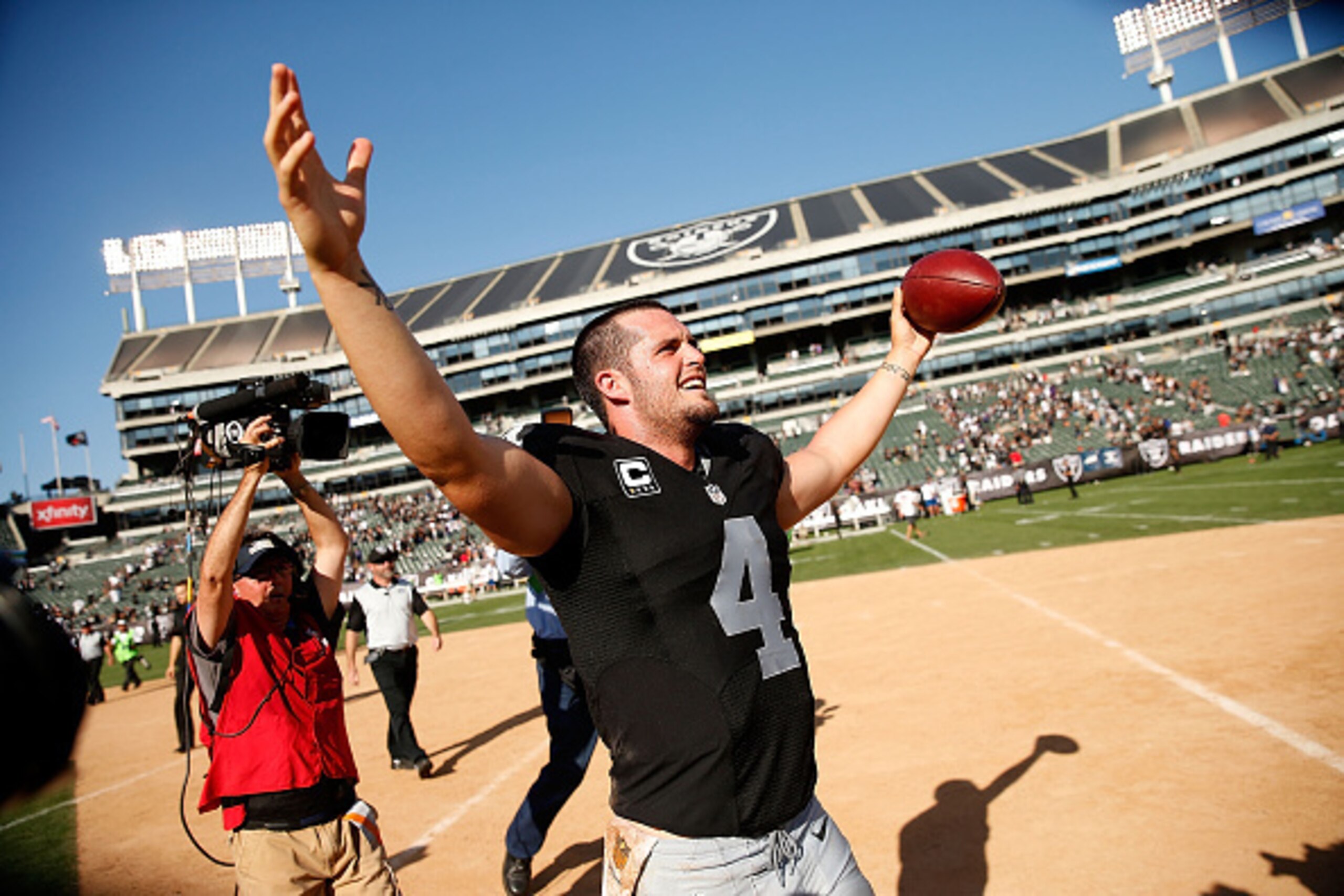 No. 4 Derek Carr