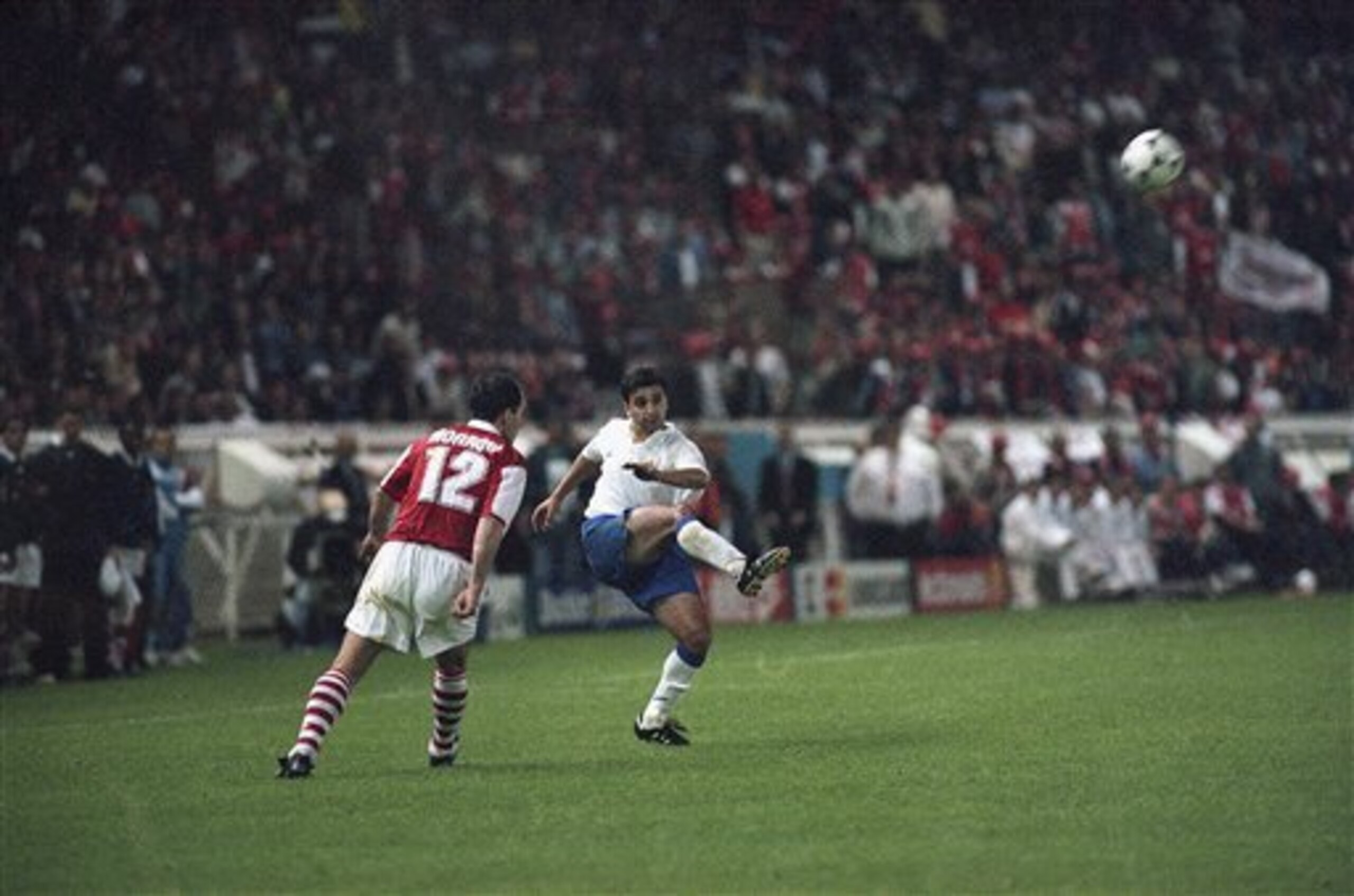 Nayim was not wearing Tottenham lilywhite, but he scored a goal supporters of his former club enjoyed almost as much as those of Real Zaragoza.
