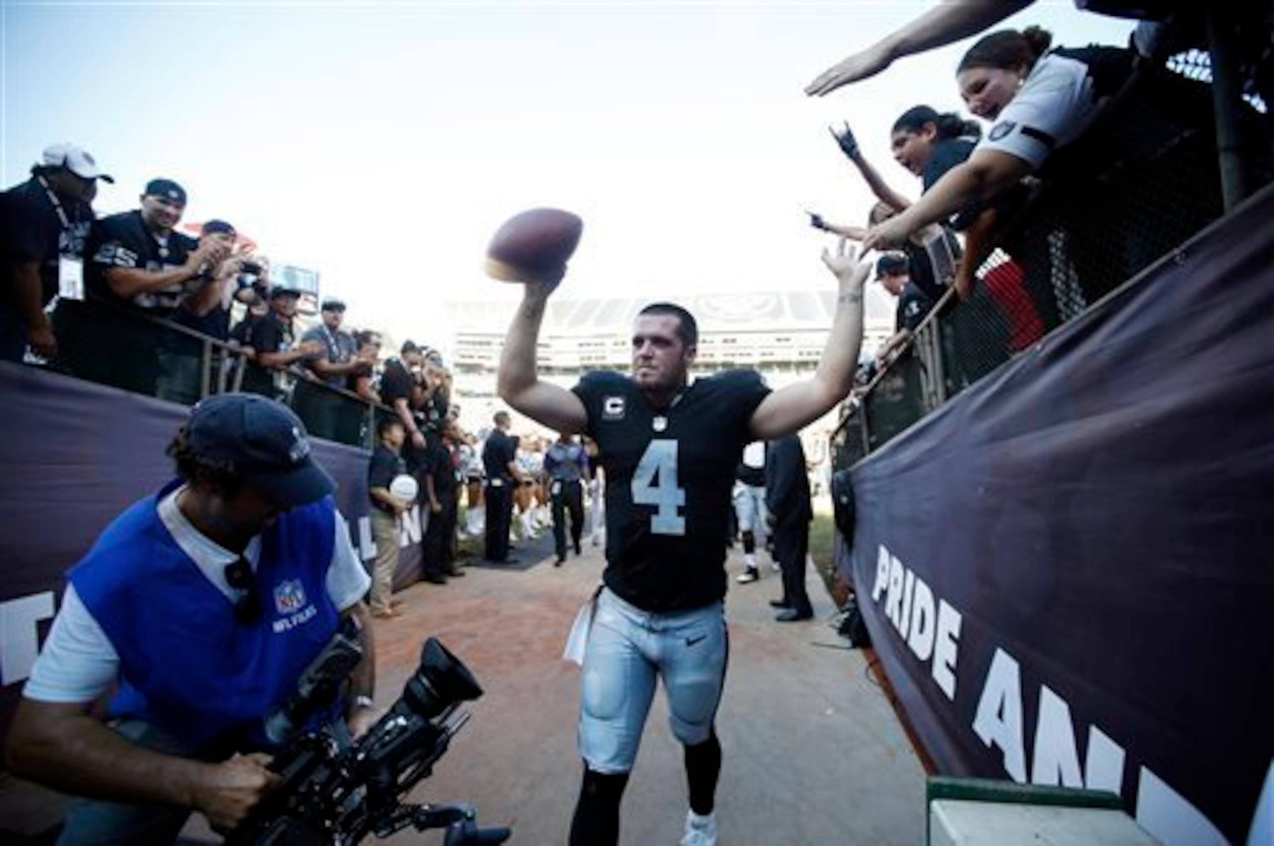 No. 4 Derek Carr