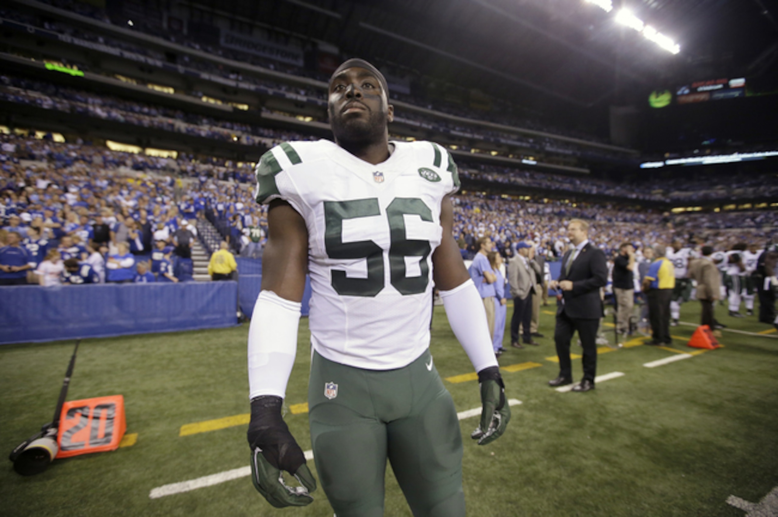 Demario Davis waits to take the field