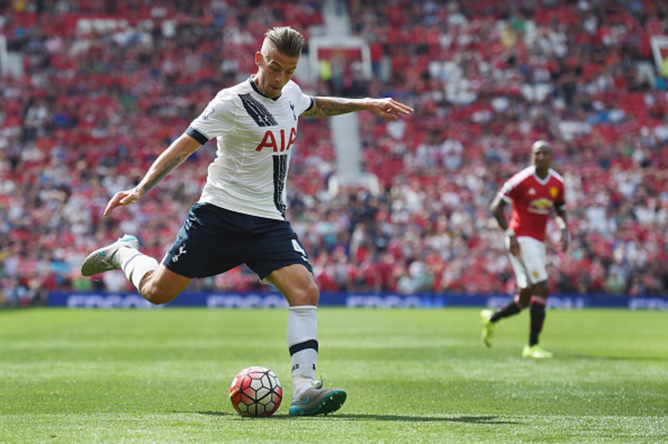 Long, often cross-field passes are a prominent part of Toby Alderweireld's game.