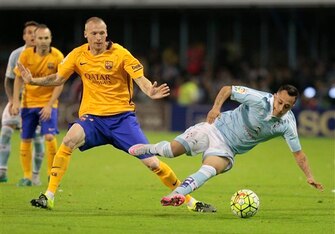 Jeremy Mathieu's passing range is poor.