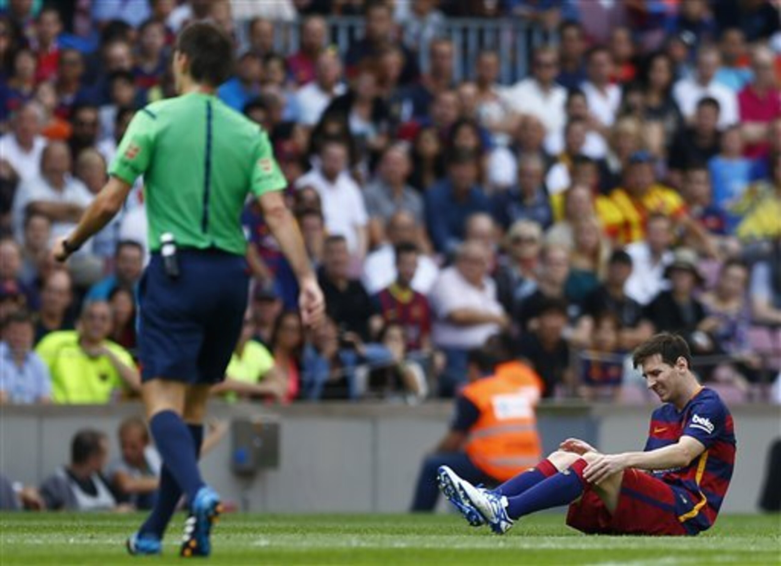 FC Barcelona's Lionel Messi, from Argentina, reacts after getting injured during a Spanish La Liga soccer match against Las Palmas at the Camp Nou stadium in Barcelona, Spain, Saturday, Sept. 26, 2015. (AP Photo/Manu Fernandez)