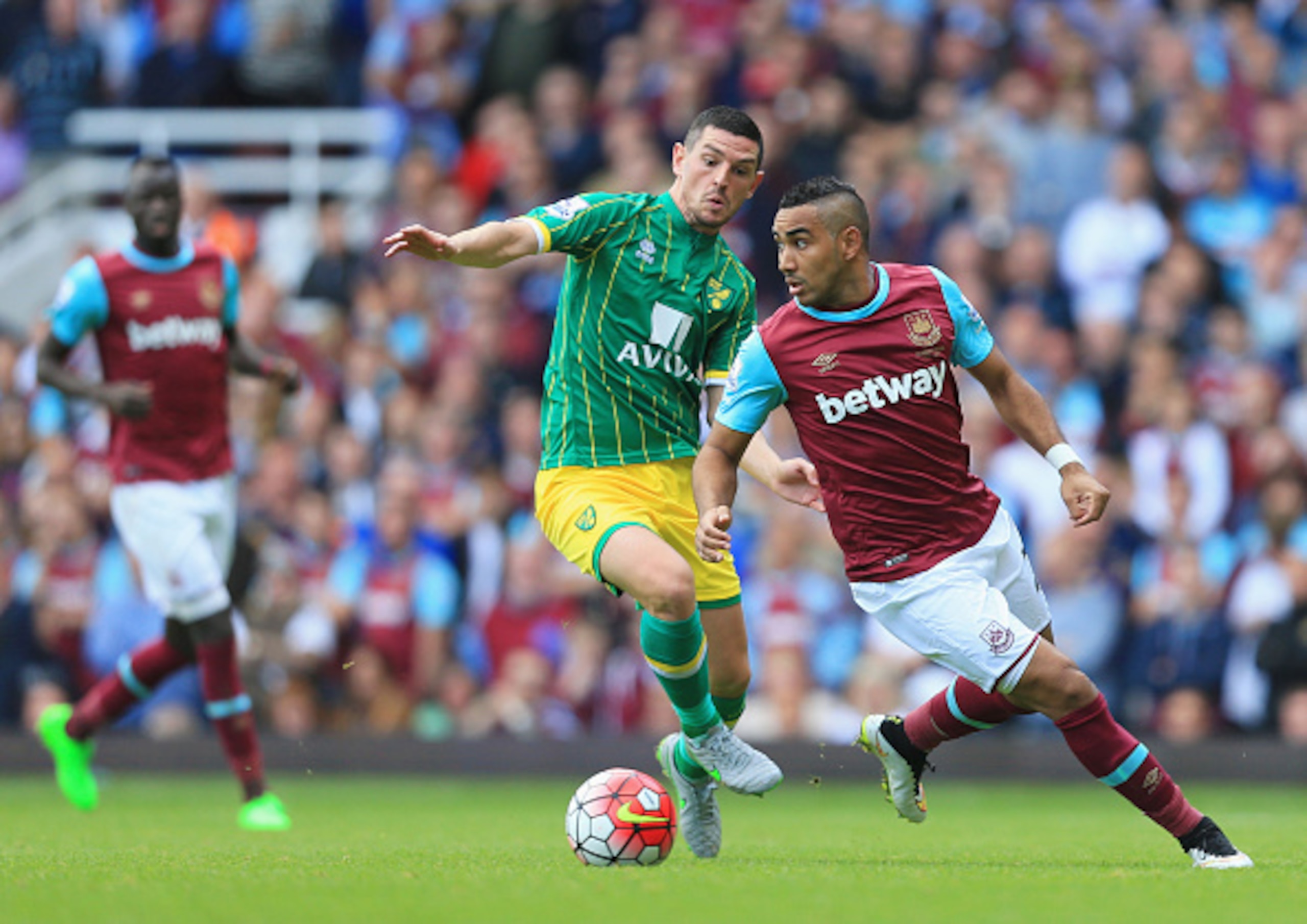 Dimitri Payet (right)