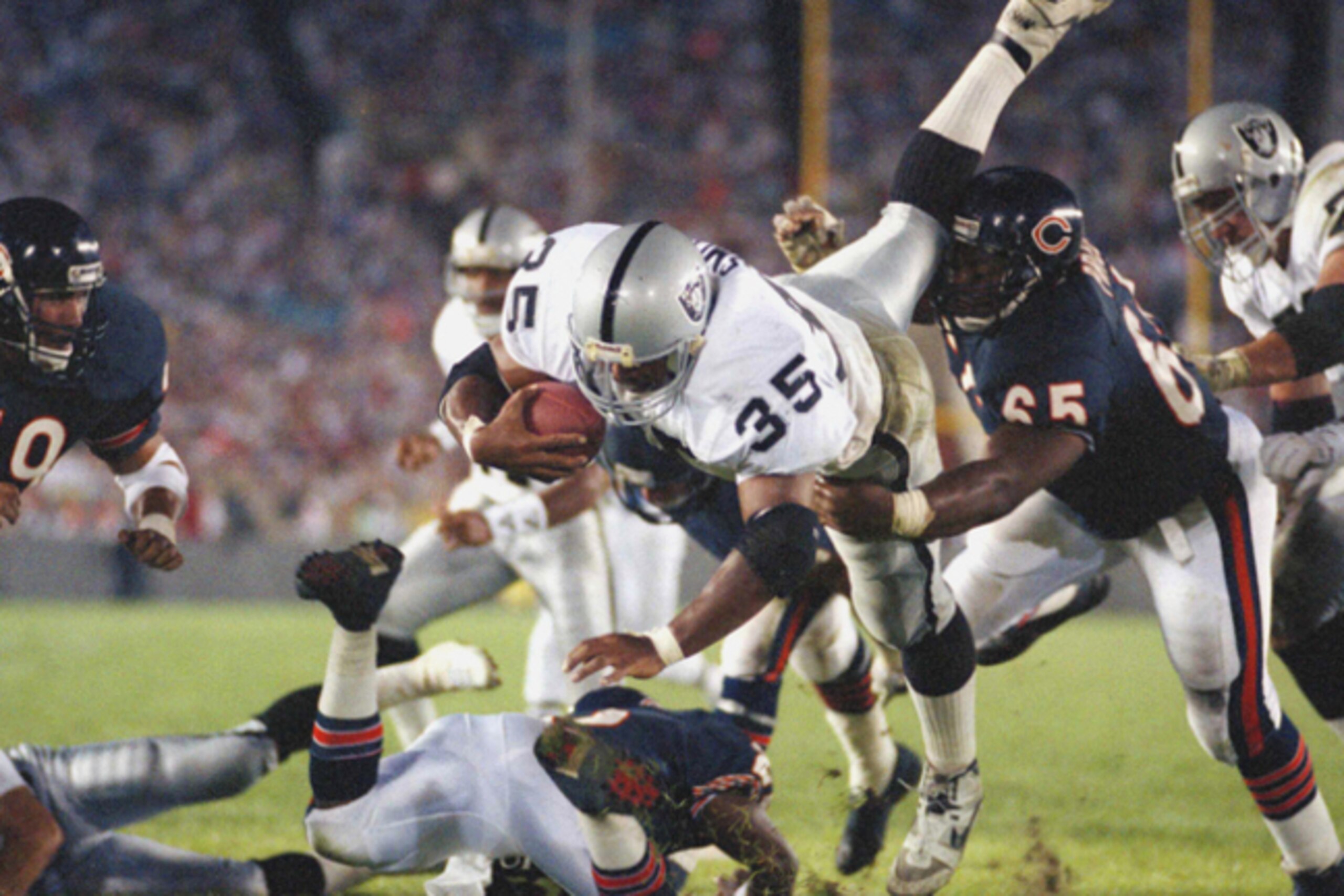 Los Angeles Raiders vs. Chicago Bears (circa: 1990)