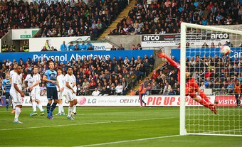 Christian Eriksen makes it 2-2 with a pearl of a free-kick.