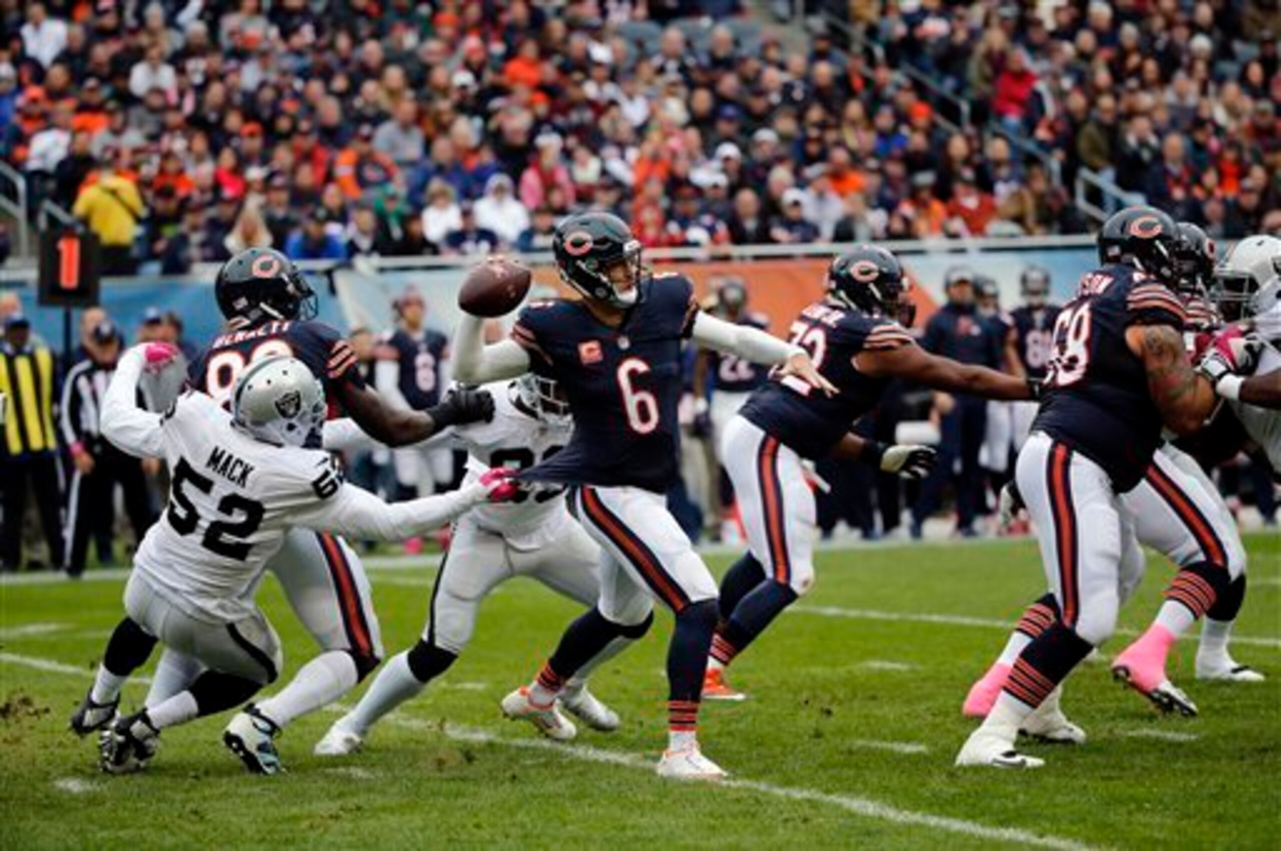 Raiders edge-rusher Khalil Mack attempting to sack Bears quarterback Jay Cutler