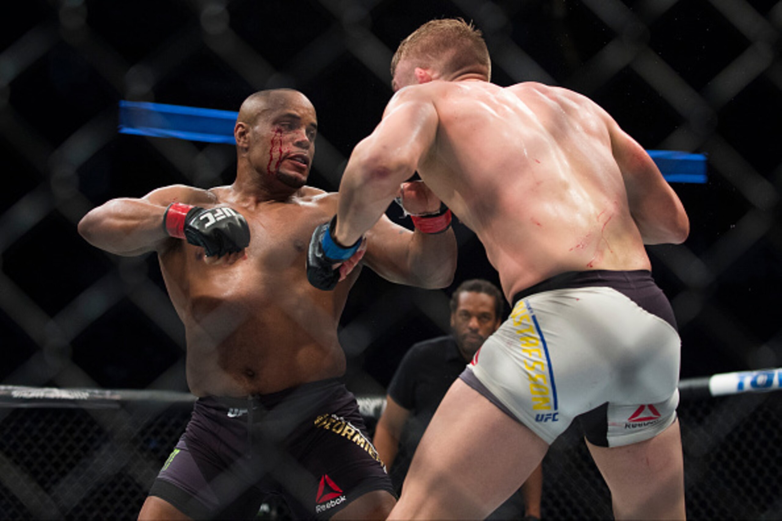 Daniel Cormier (left)