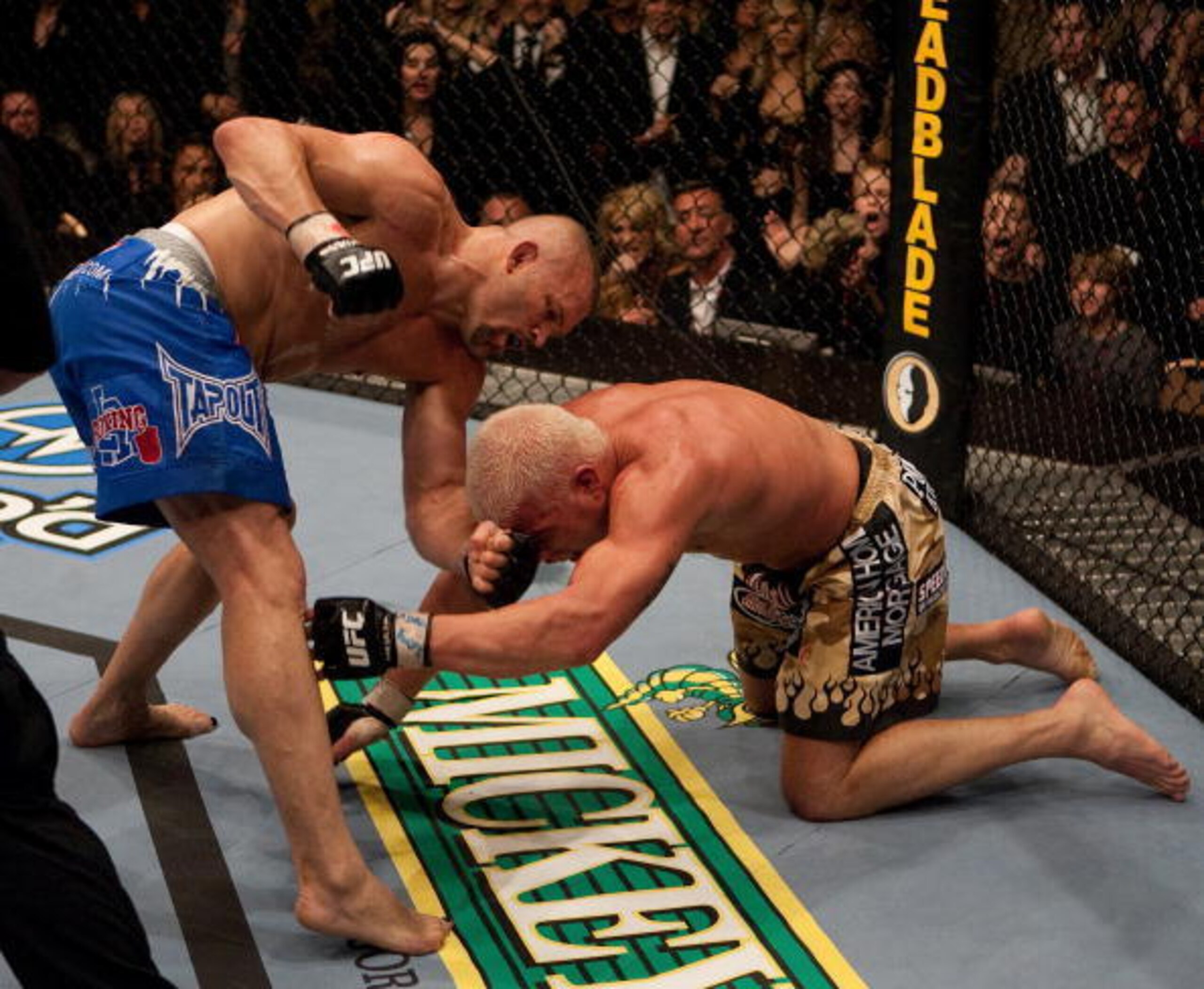 Chuck Liddell (left)