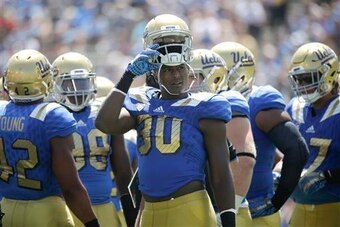 Myles Jack shined as a linebacker and running back for UCLA before withdrawing from school to prepare for the 2016 NFL draft. There are a few athletes in the 2016 and 2017 classes who can effective, two-way standouts like Jack was for the Bruins.