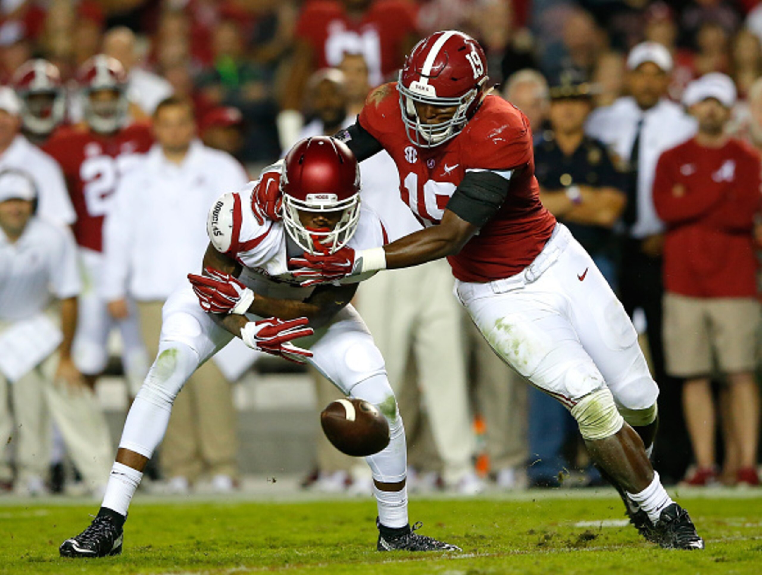 Alabama LB Reggie Ragland (right)