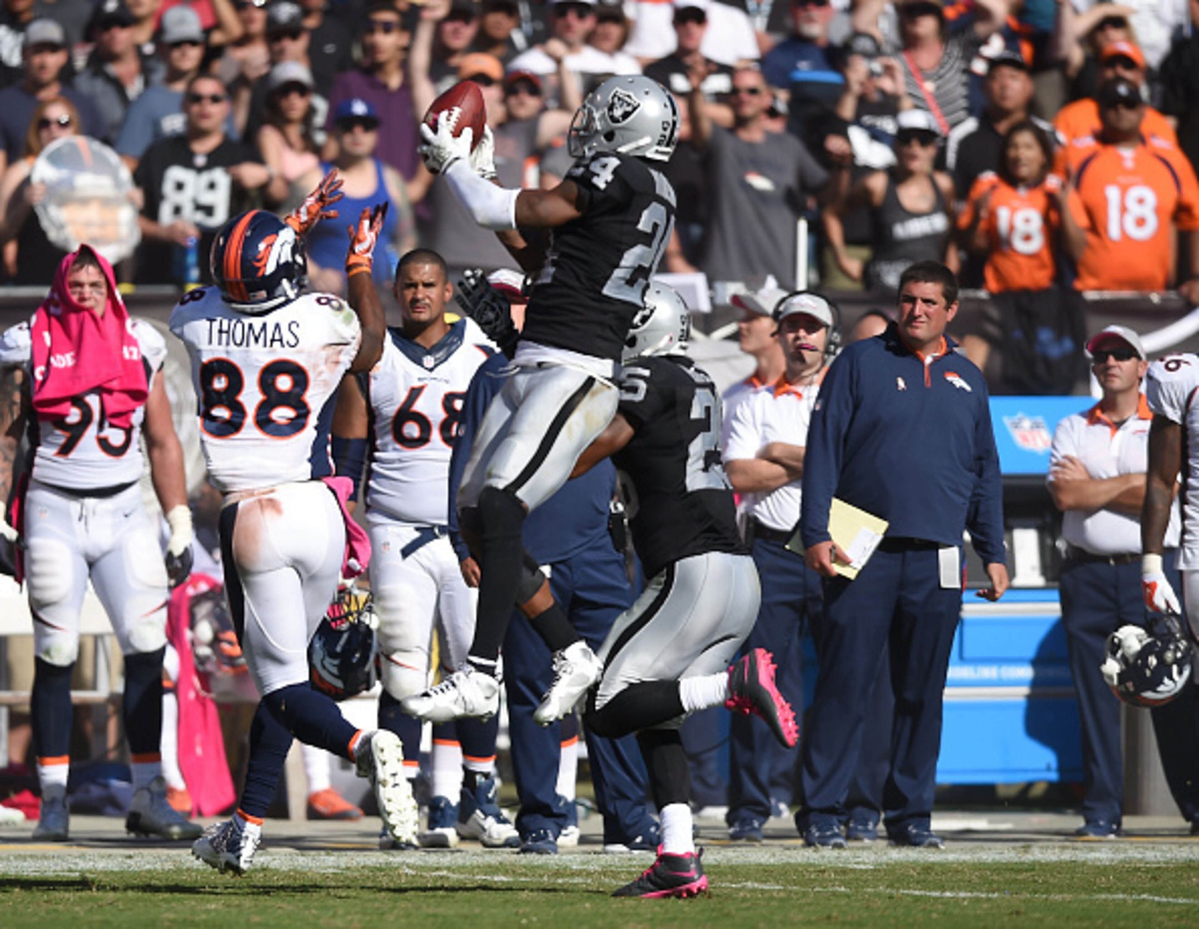 DB Charles Woodson intercepts Peyton Manning