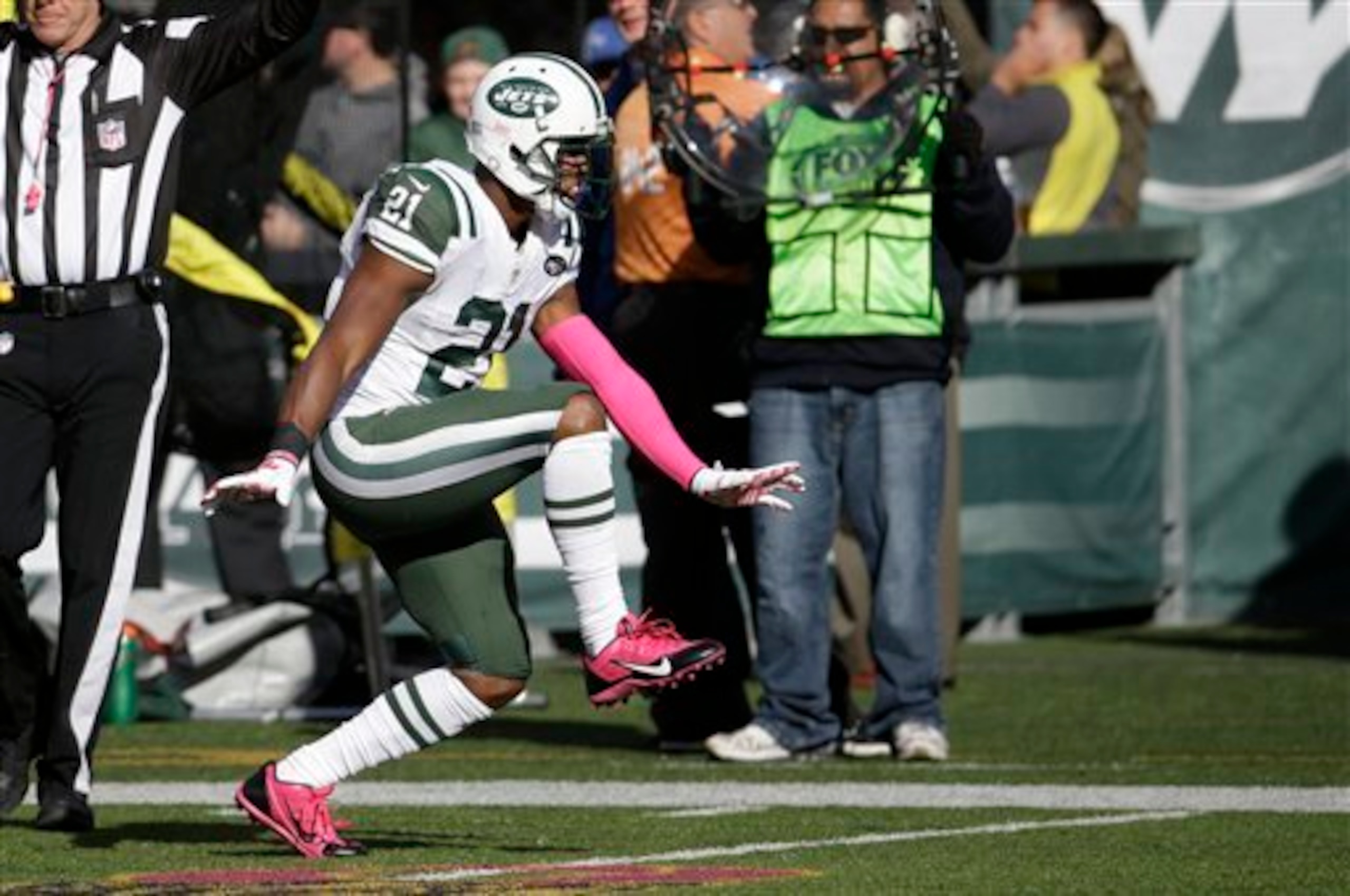 Marcus Gilchrist celebrates an interception. Marcus Gilchrist celebrates an interception.