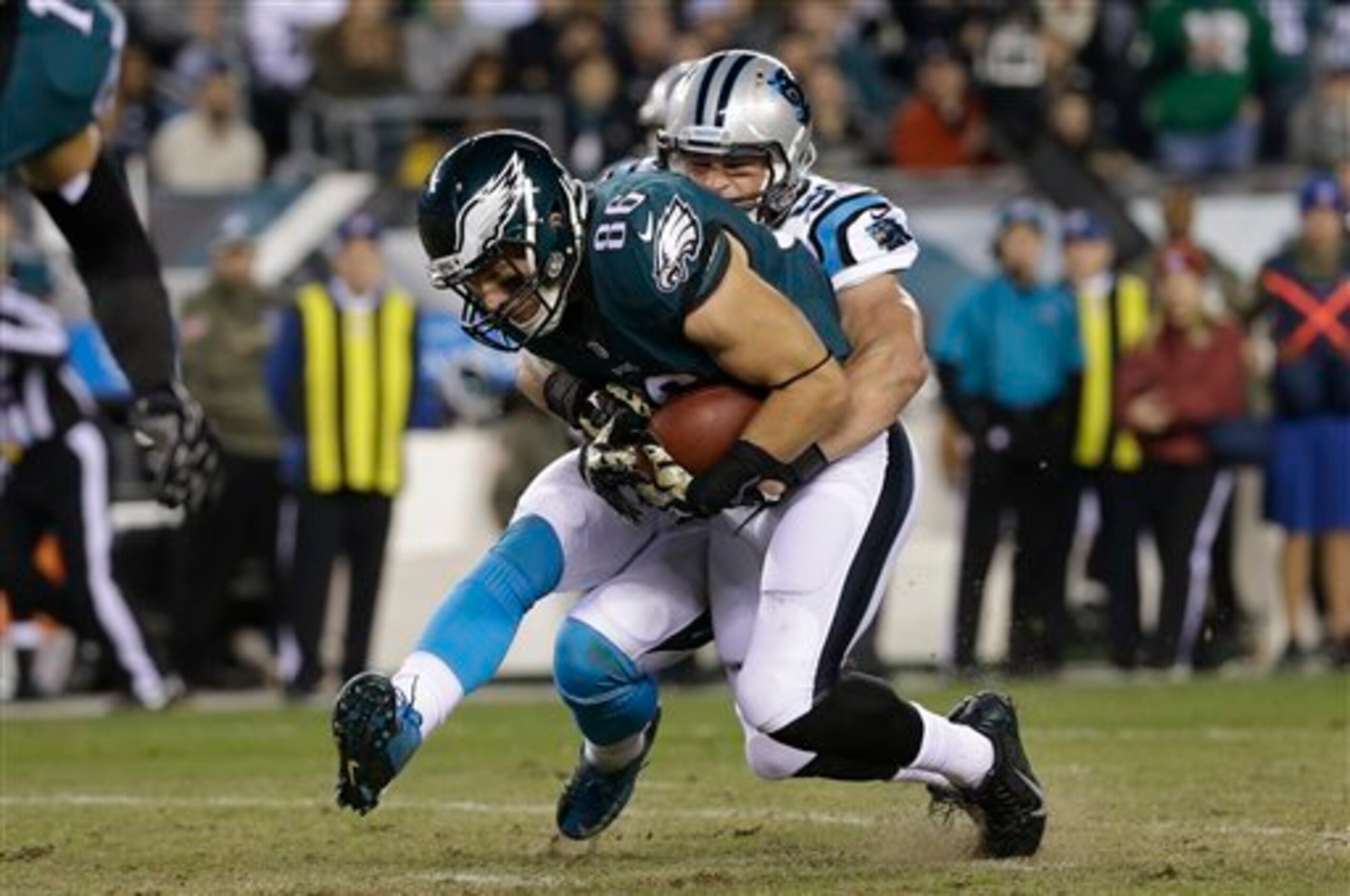 Luke Kuechly and the Panthers should go to 6-0 against the Eagles.