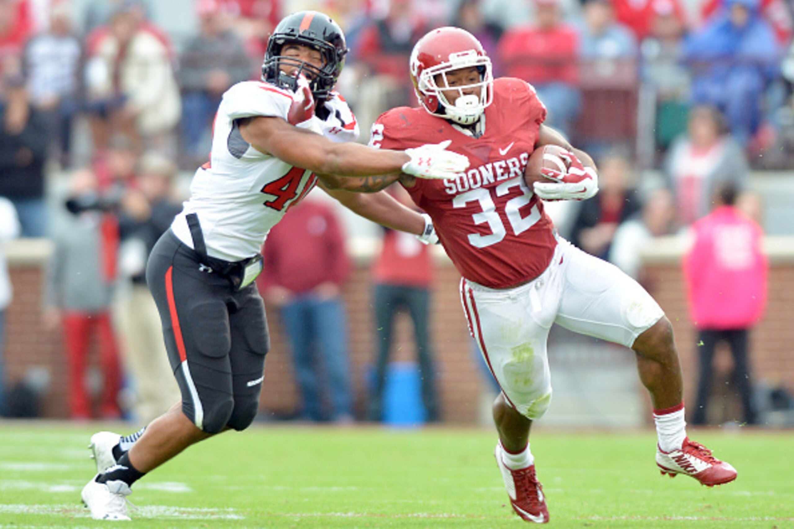 Oklahoma RB Samaje Perine (right)