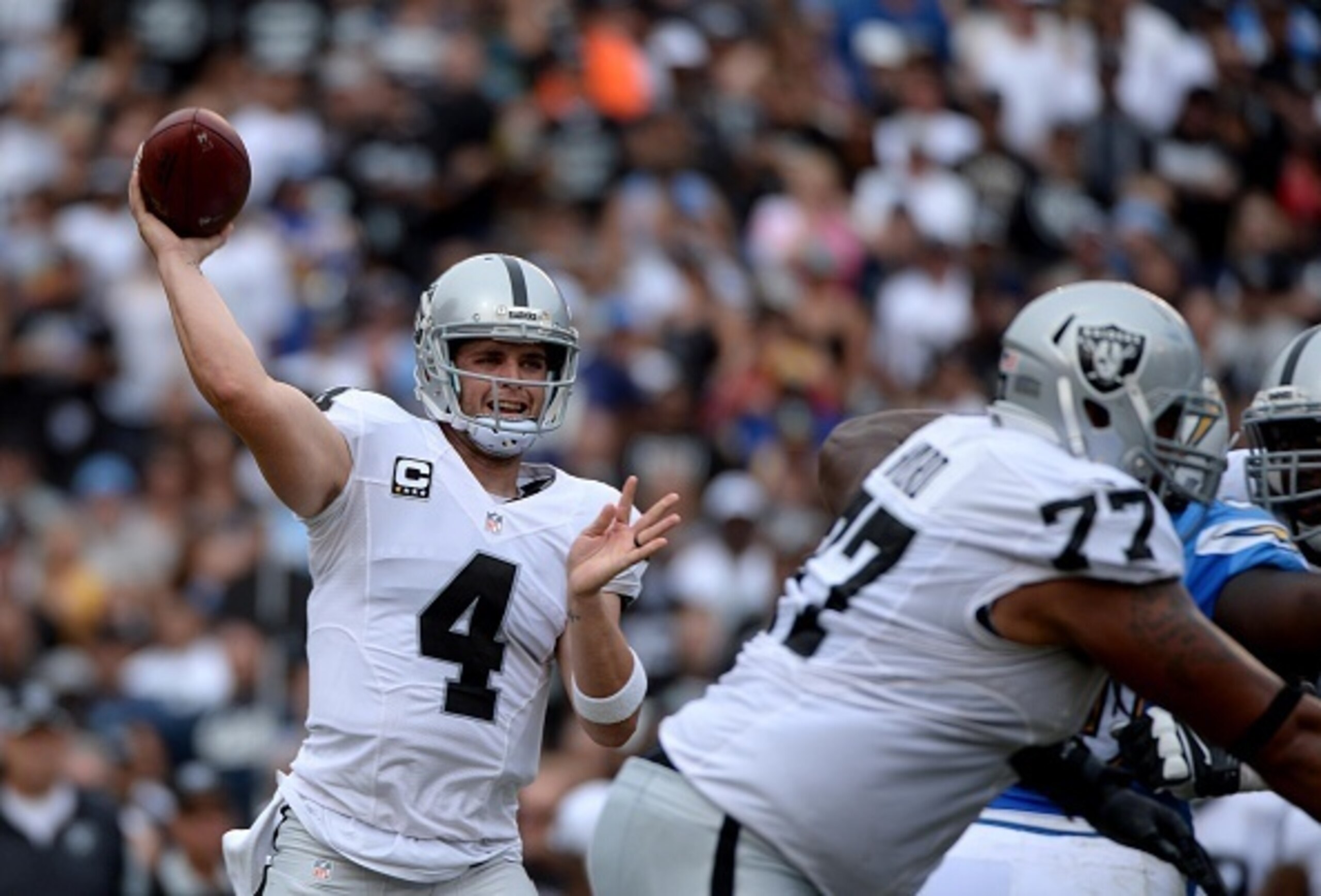 Raiders QB Derek Carr throwing a laser-like pass
