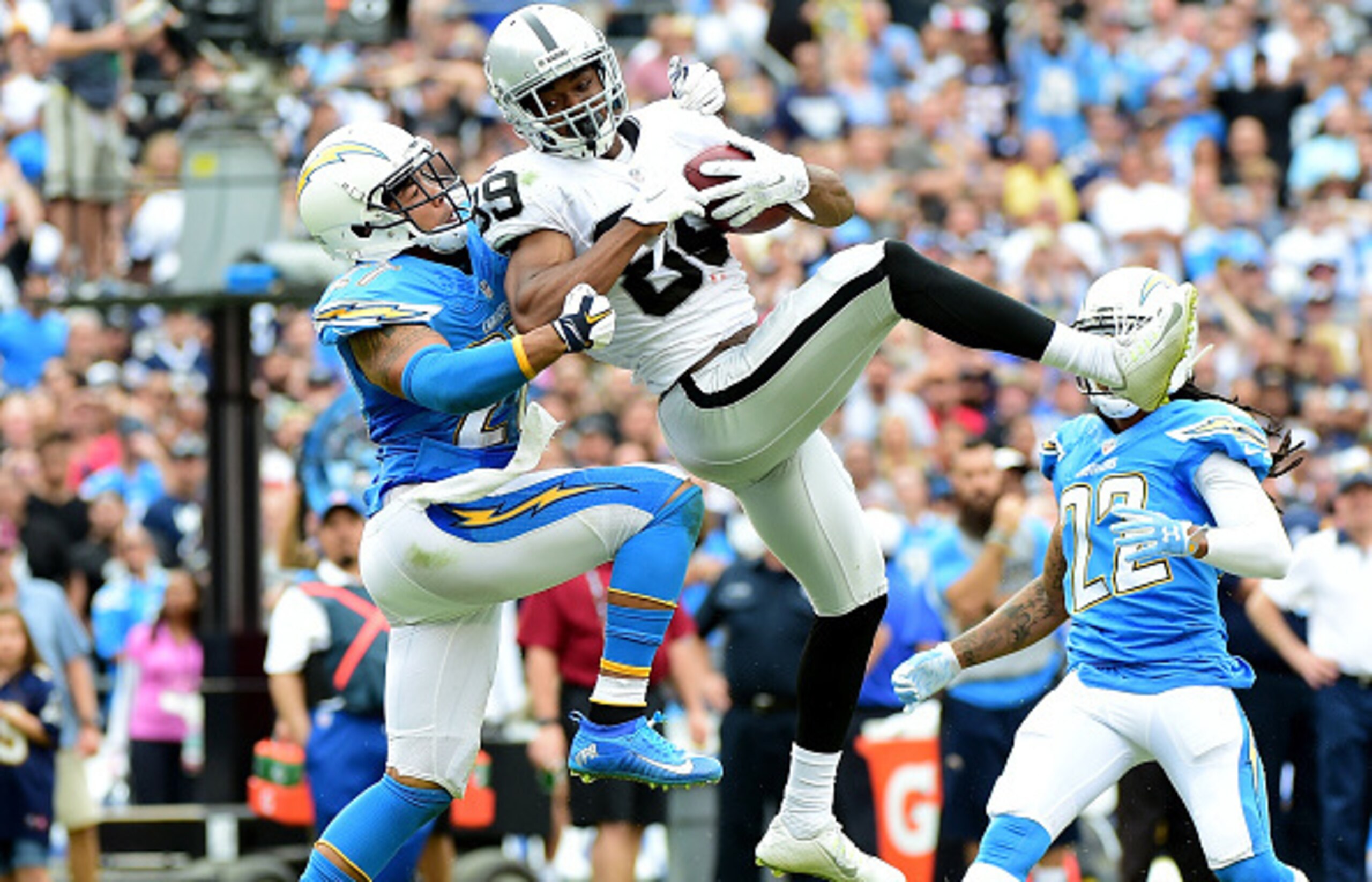 SAN DIEGO, CA - OCTOBER 25:  Amari Cooper #89 of the Oakland Raiders makes a catch in front of Jimmy Wilson #27 of the San Diego Chargers during the second quarter at Qualcomm Stadium on October 25, 2015 in San Diego, California.  (Photo by Harry How/Gett